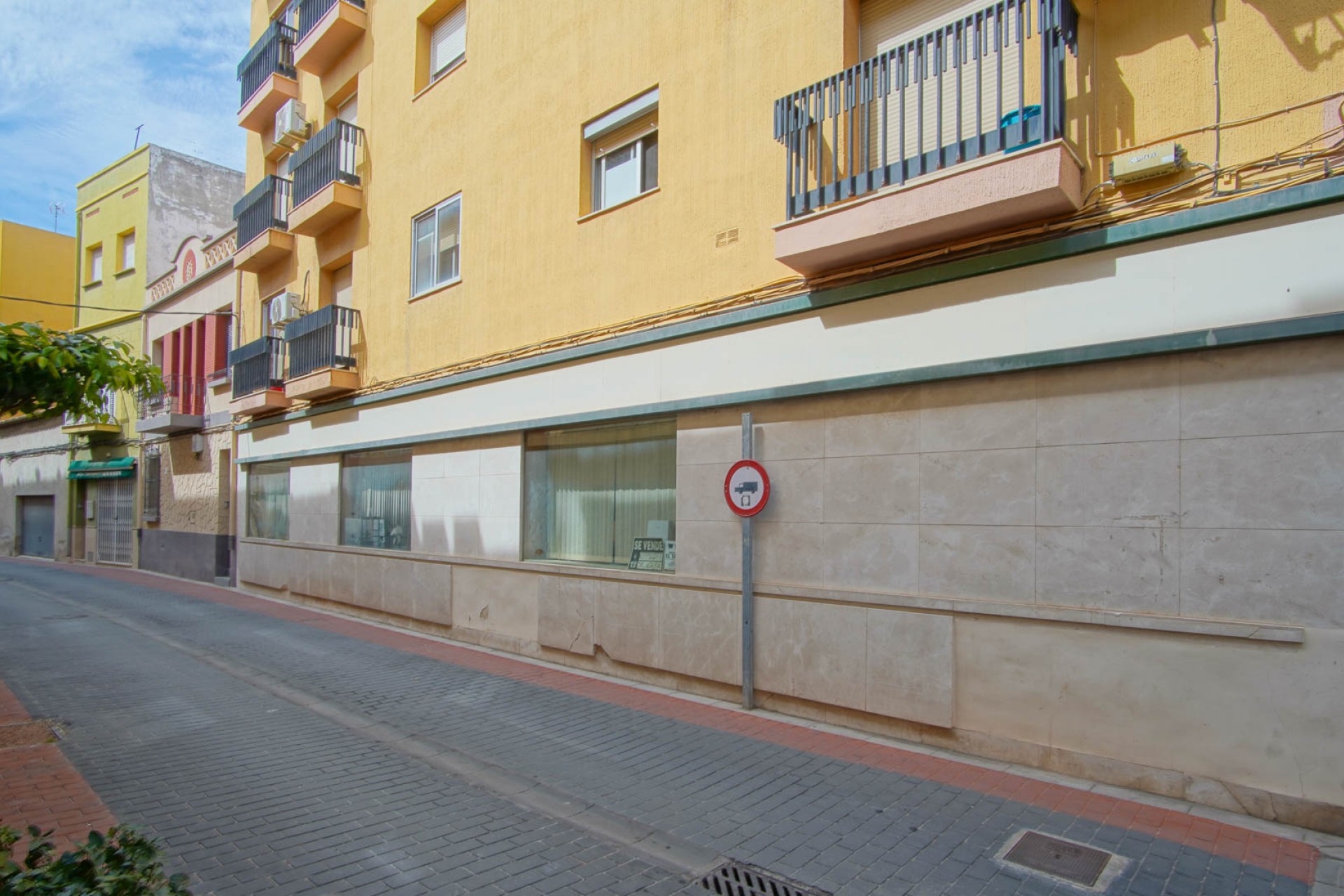 Resale - Commercial -
El Vergel
