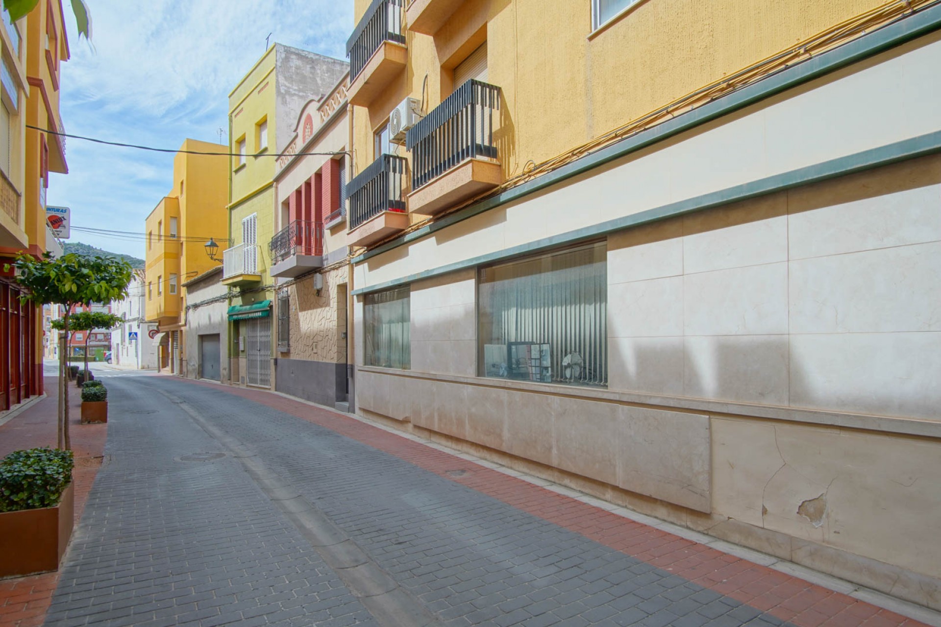 Resale - Commercial -
El Vergel