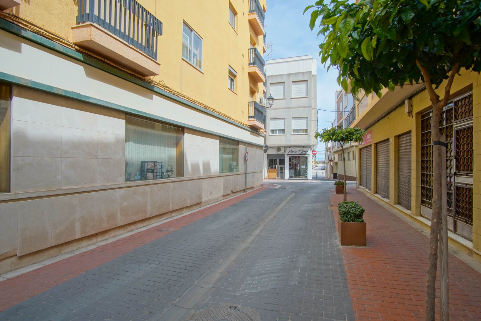 Resale - Commercial -
El Vergel