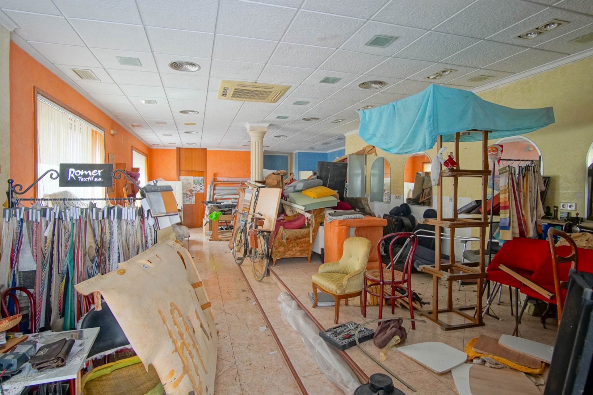 Resale - Commercial -
El Vergel