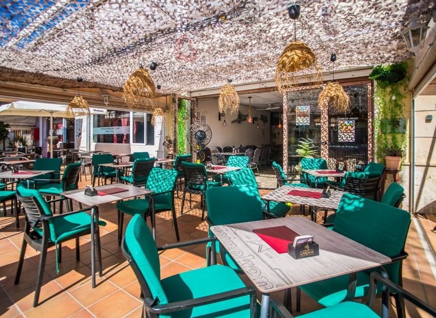 Resale - Commercial -
ORIHUELA - Los Balcones Y los Altos