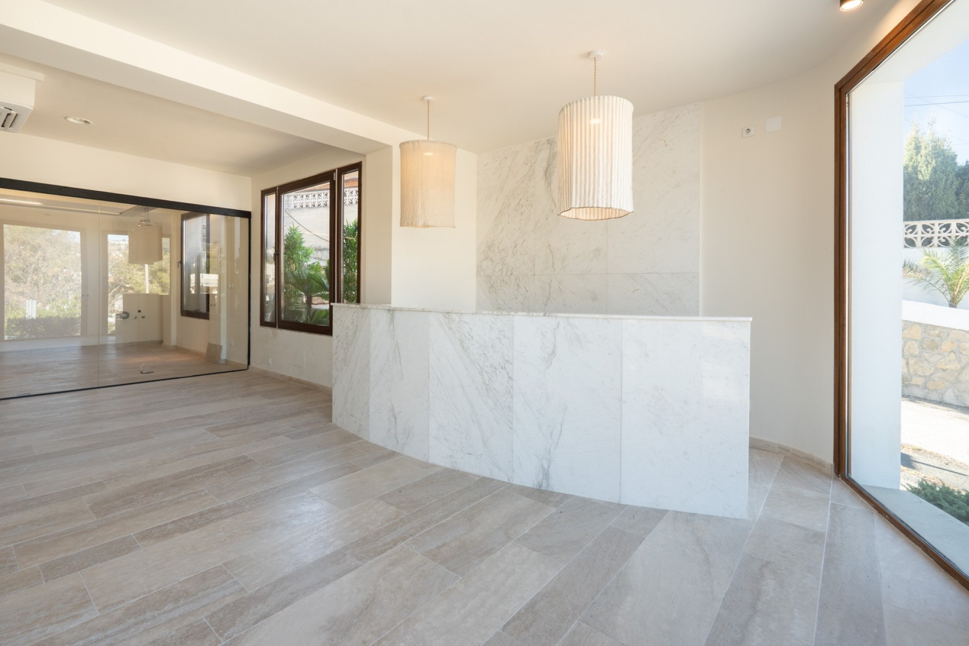 Resale - Commercial property -
Benissa - Avenida La Marina