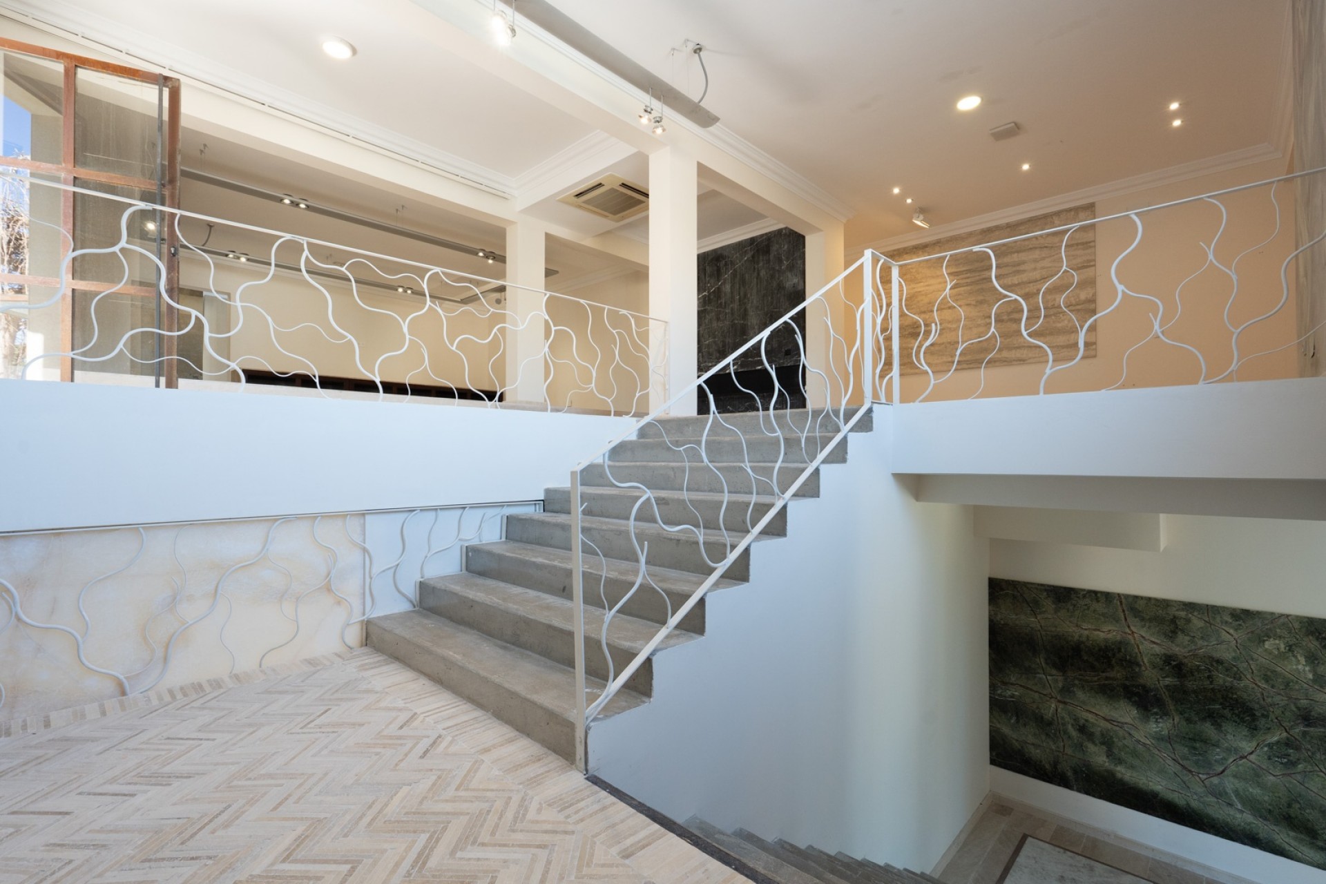 Resale - Commercial property -
Benissa - Avenida La Marina