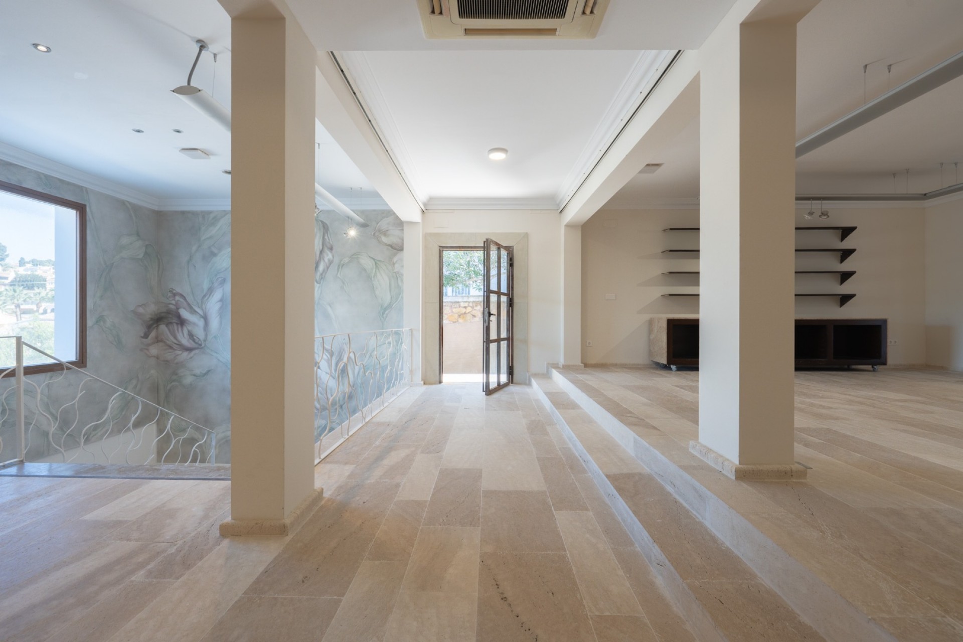 Resale - Commercial property -
Benissa - Avenida La Marina