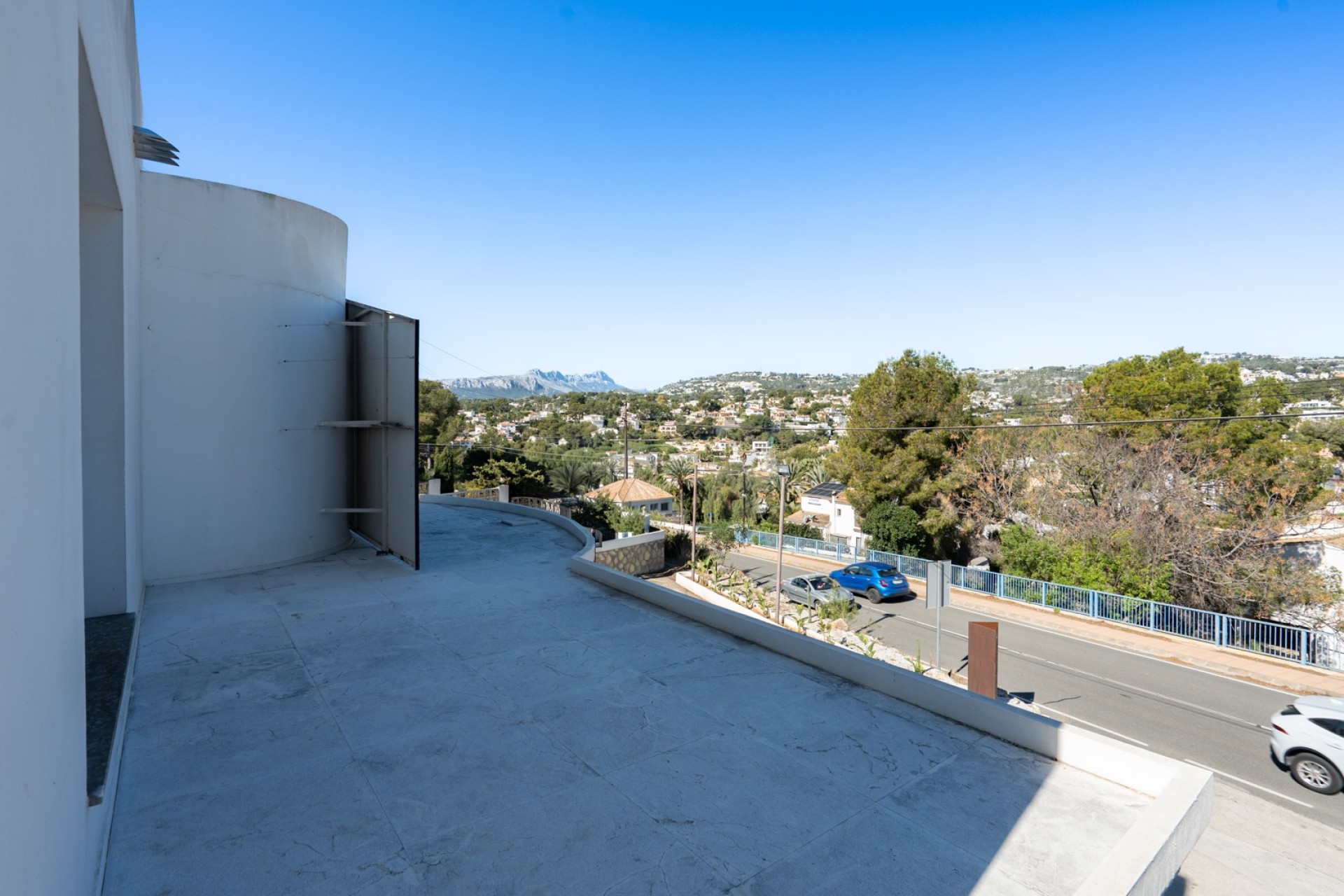 Resale - Commercial property -
Benissa - Avenida La Marina