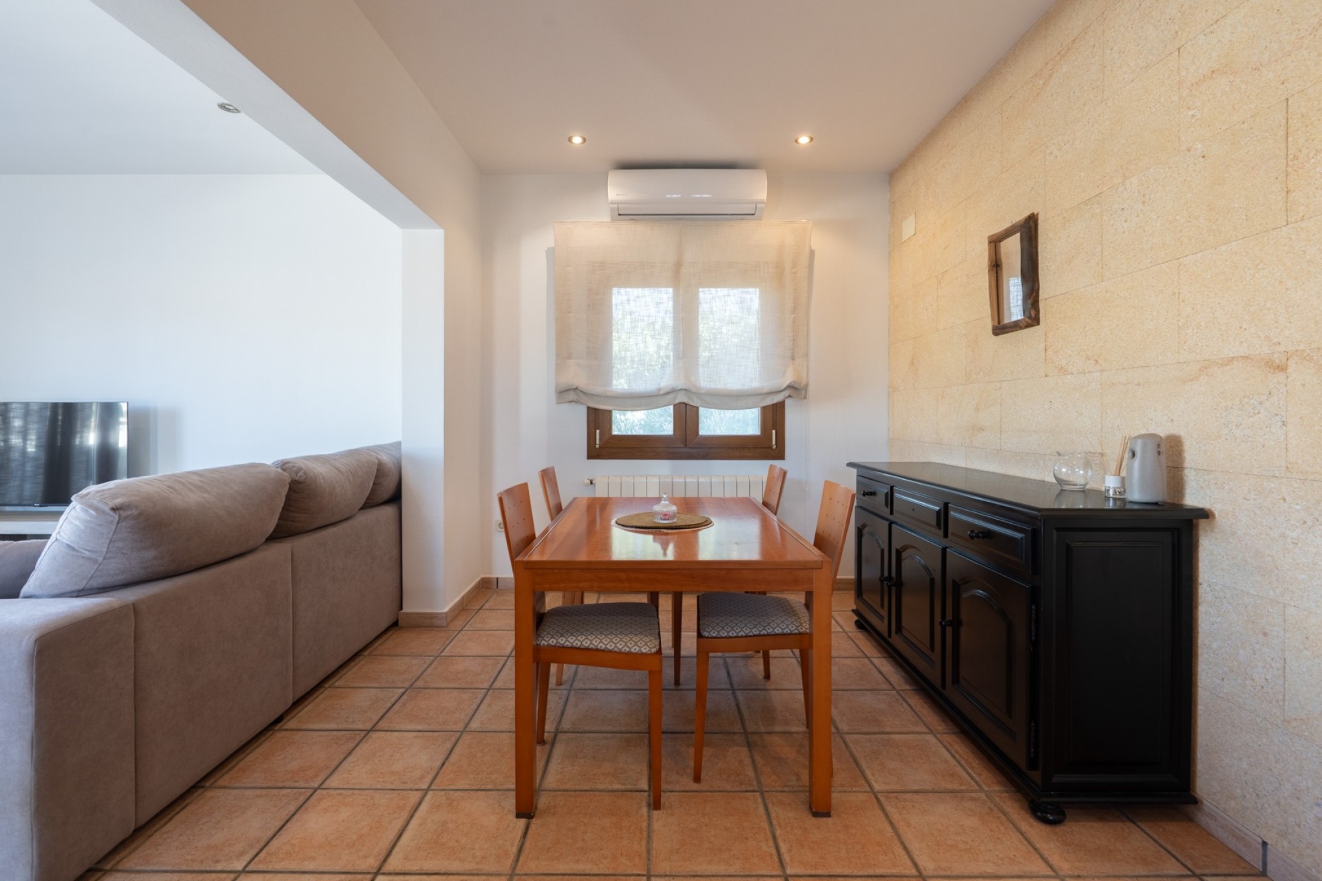 Resale - Commercial property -
Benissa - Avenida La Marina