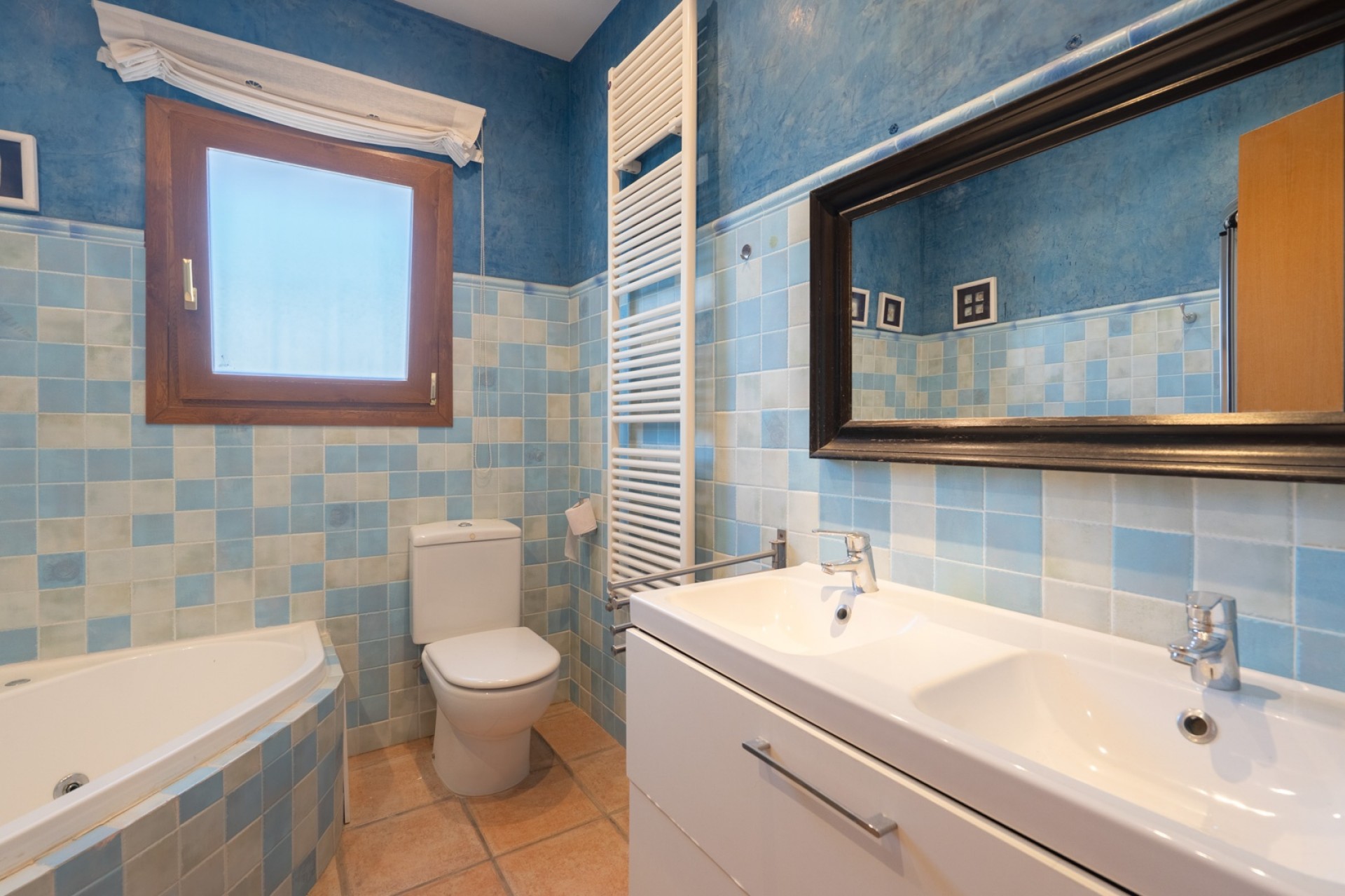 Resale - Commercial property -
Benissa - Avenida La Marina