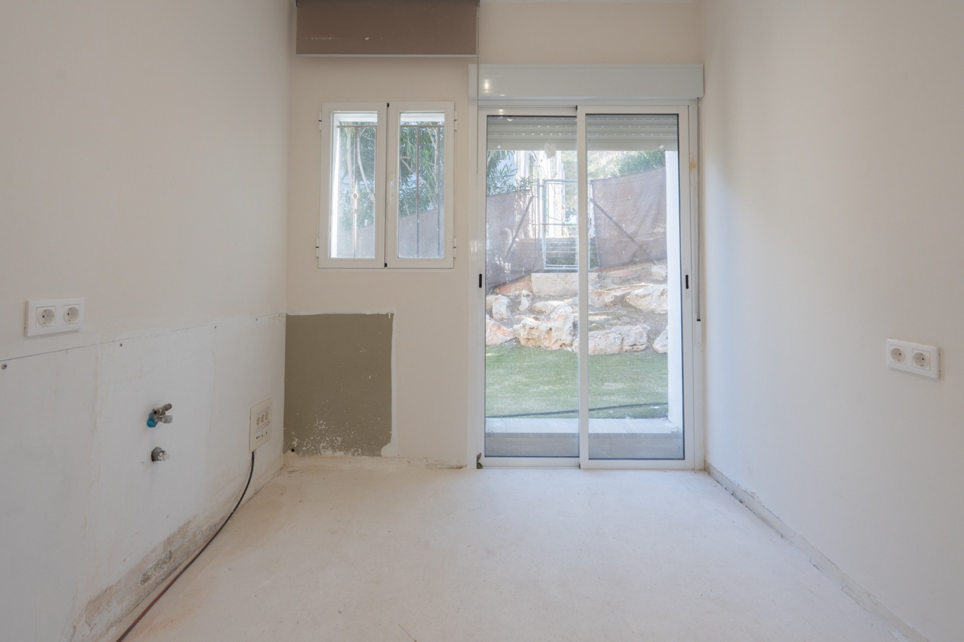 Resale - Commercial property -
Benissa - Avenida La Marina