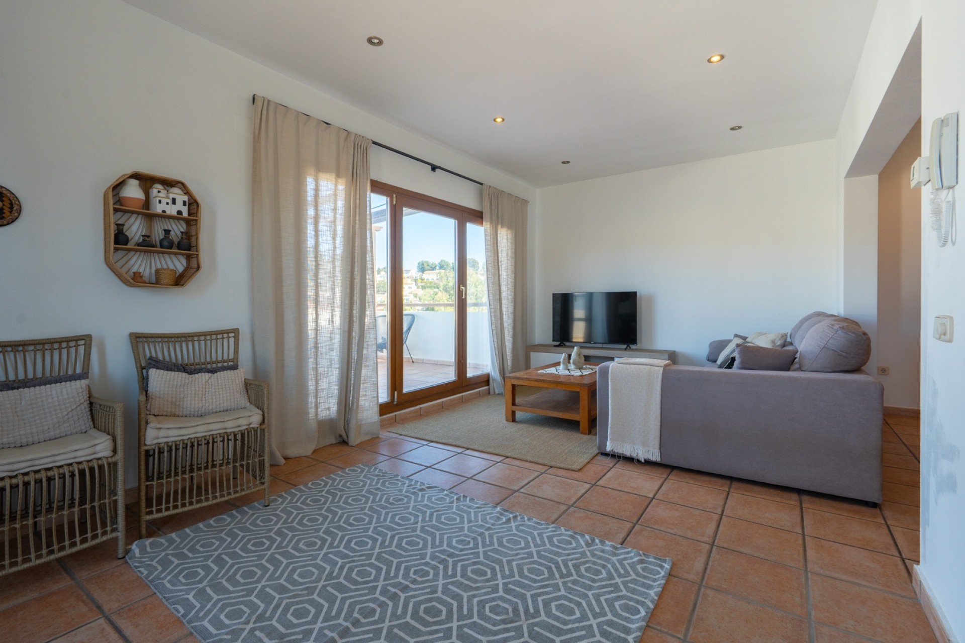 Resale - Commercial property -
Benissa - Avenida La Marina