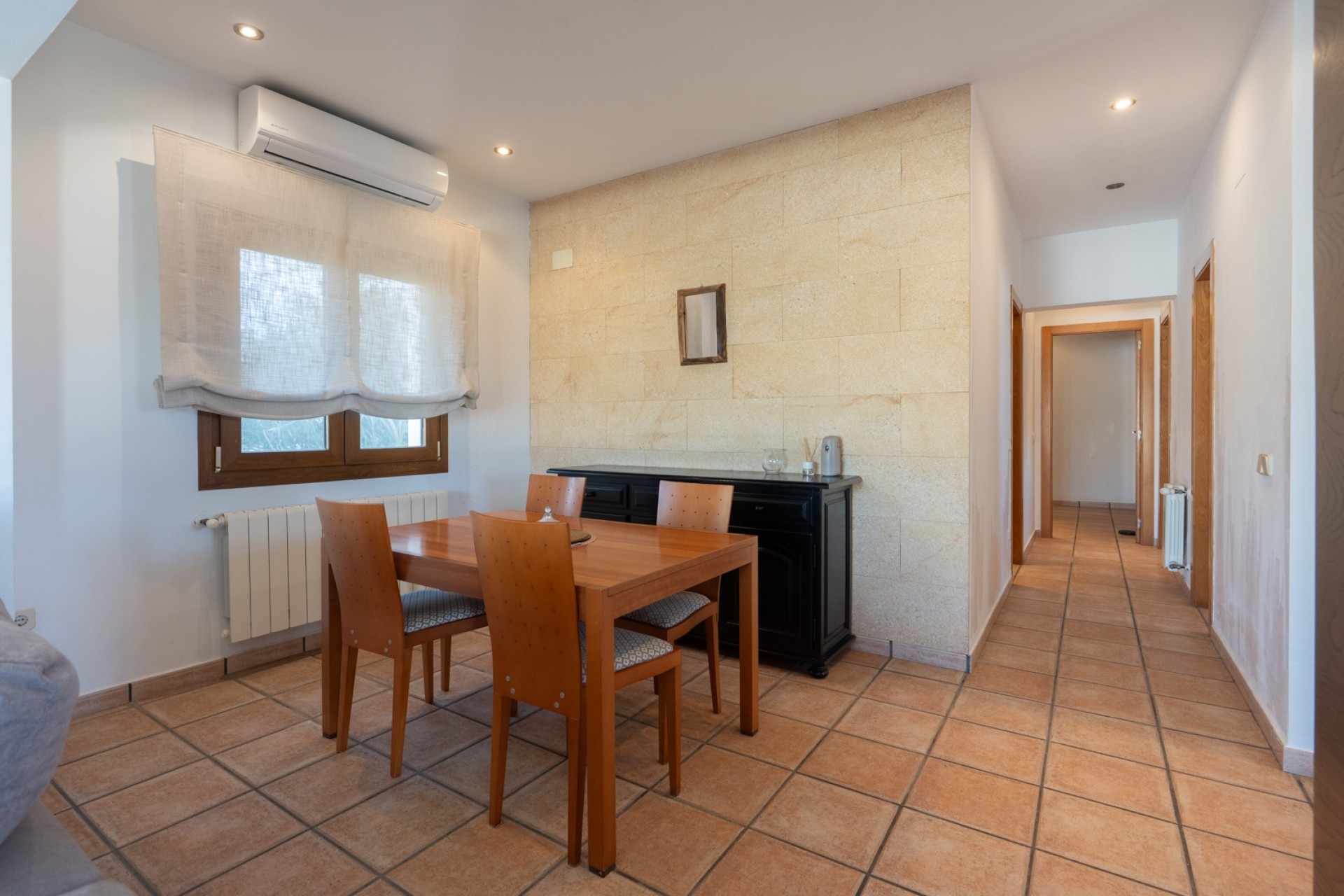 Resale - Commercial property -
Benissa - Avenida La Marina