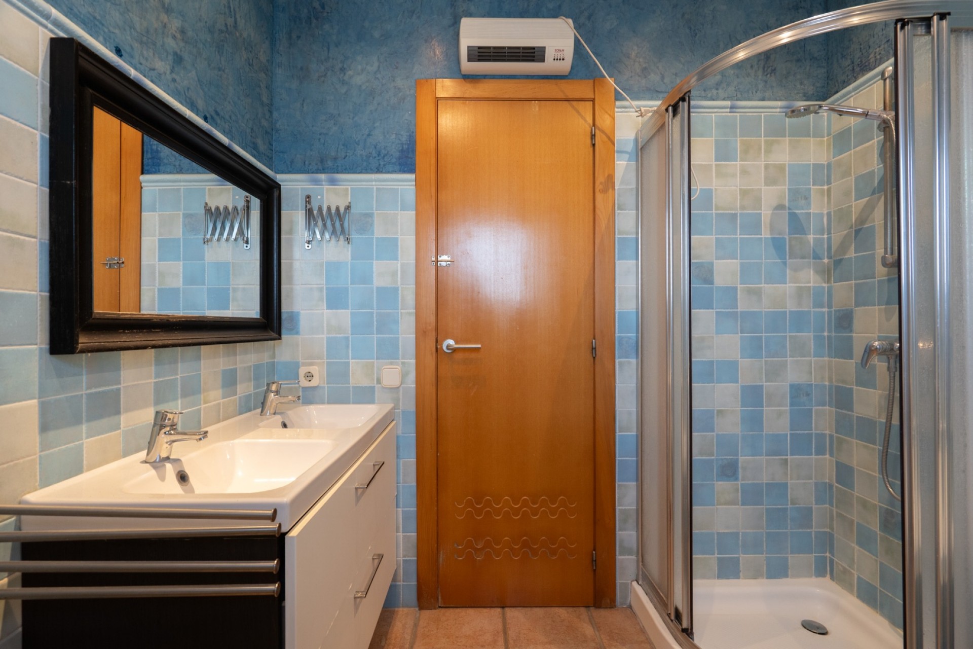 Resale - Commercial property -
Benissa - Avenida La Marina