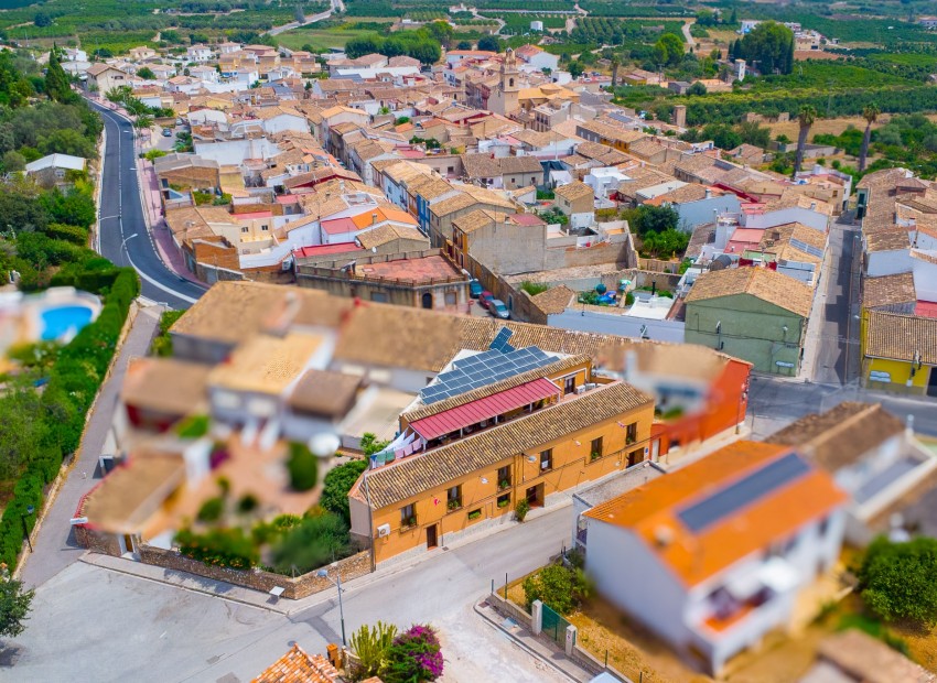 Resale - Commercial -
Sagra - Center
