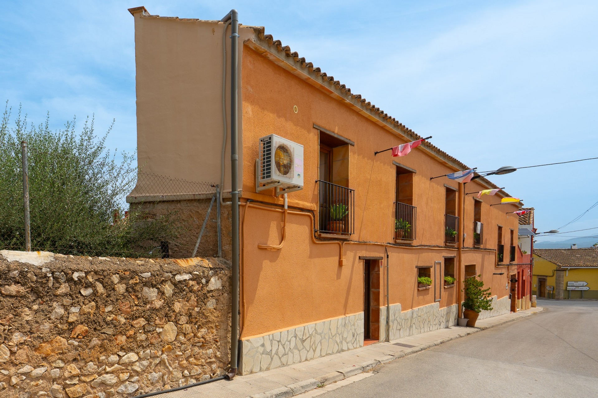 Resale - Commercial -
Sagra - Center