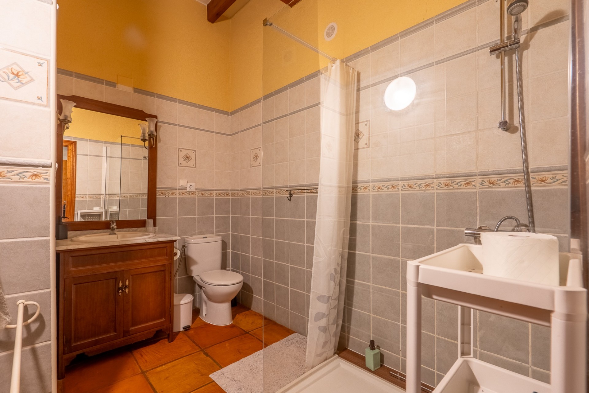 Resale - Commercial -
Sagra - Center