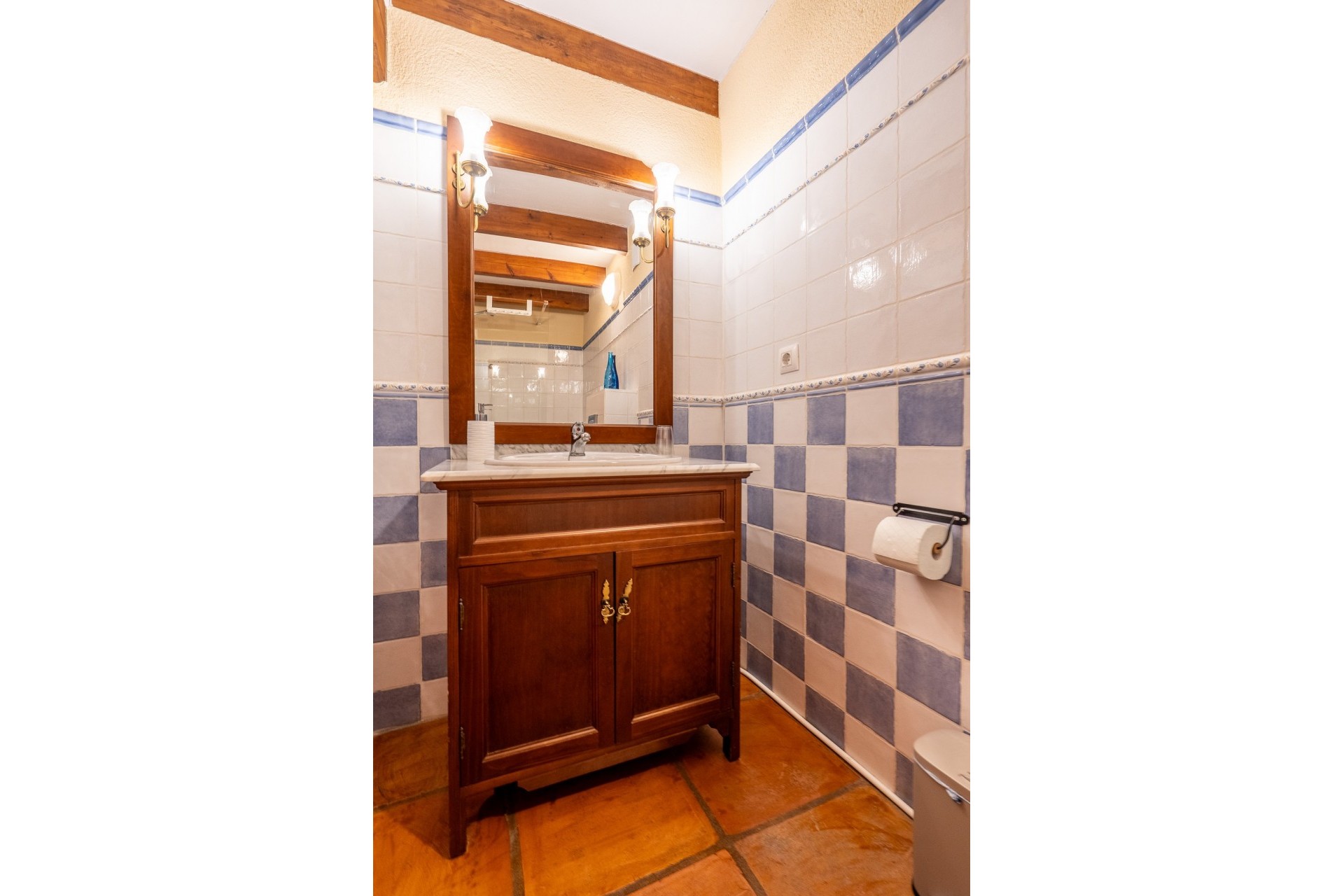 Resale - Commercial -
Sagra - Center