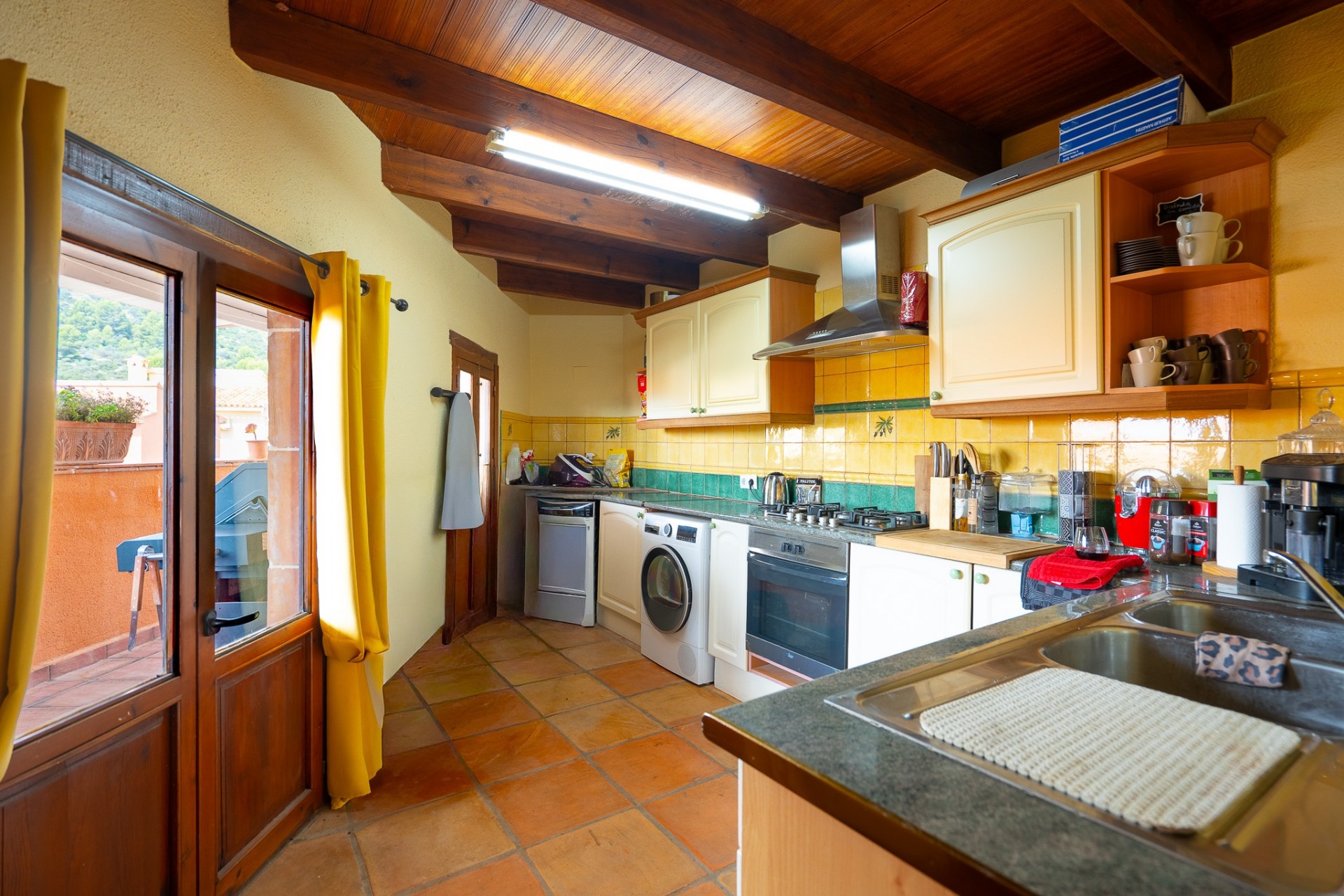 Resale - Commercial -
Sagra - Center