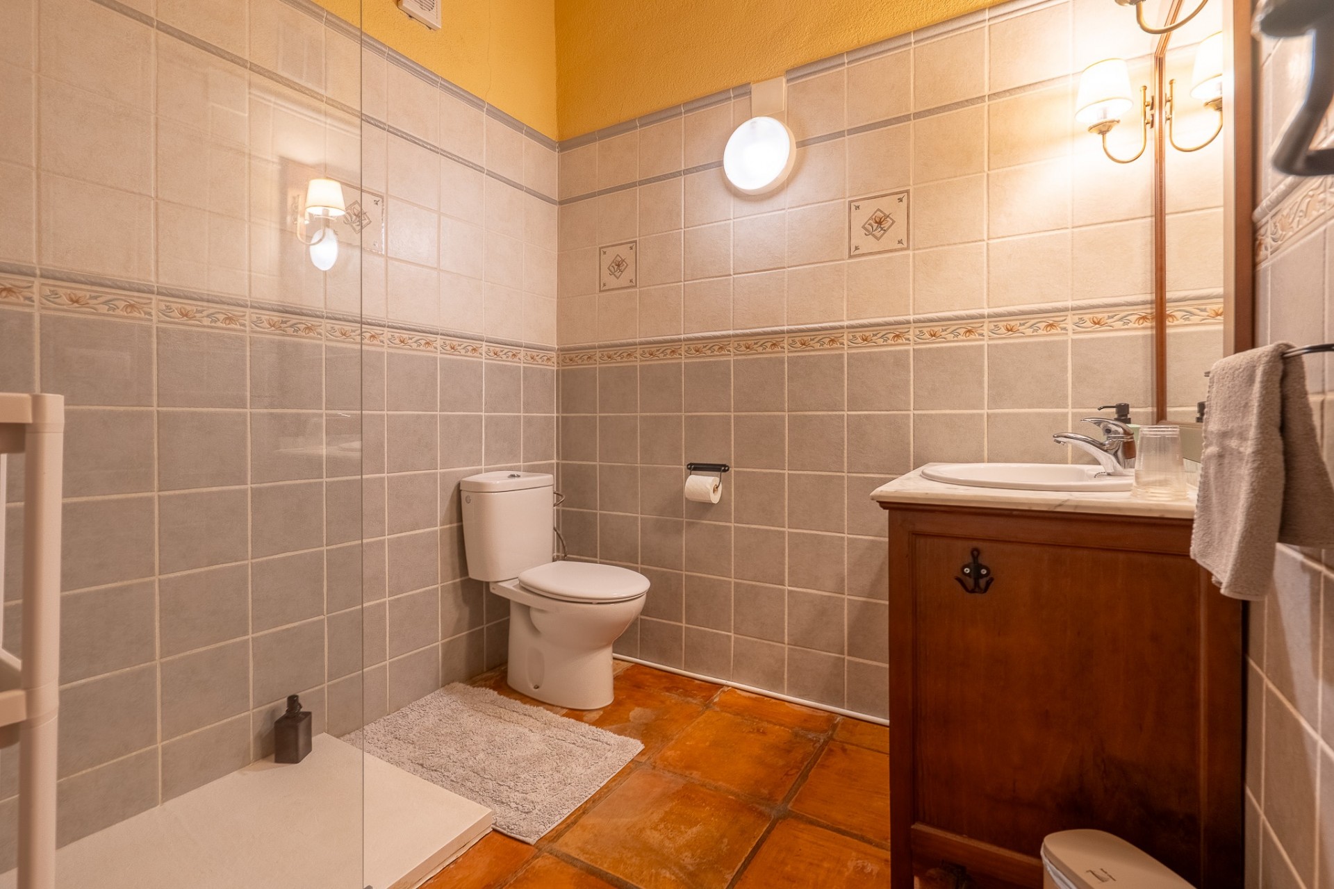 Resale - Commercial -
Sagra - Center