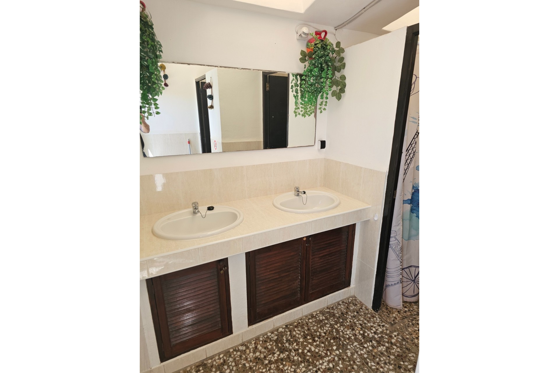 Resale - Commercial -
Sax