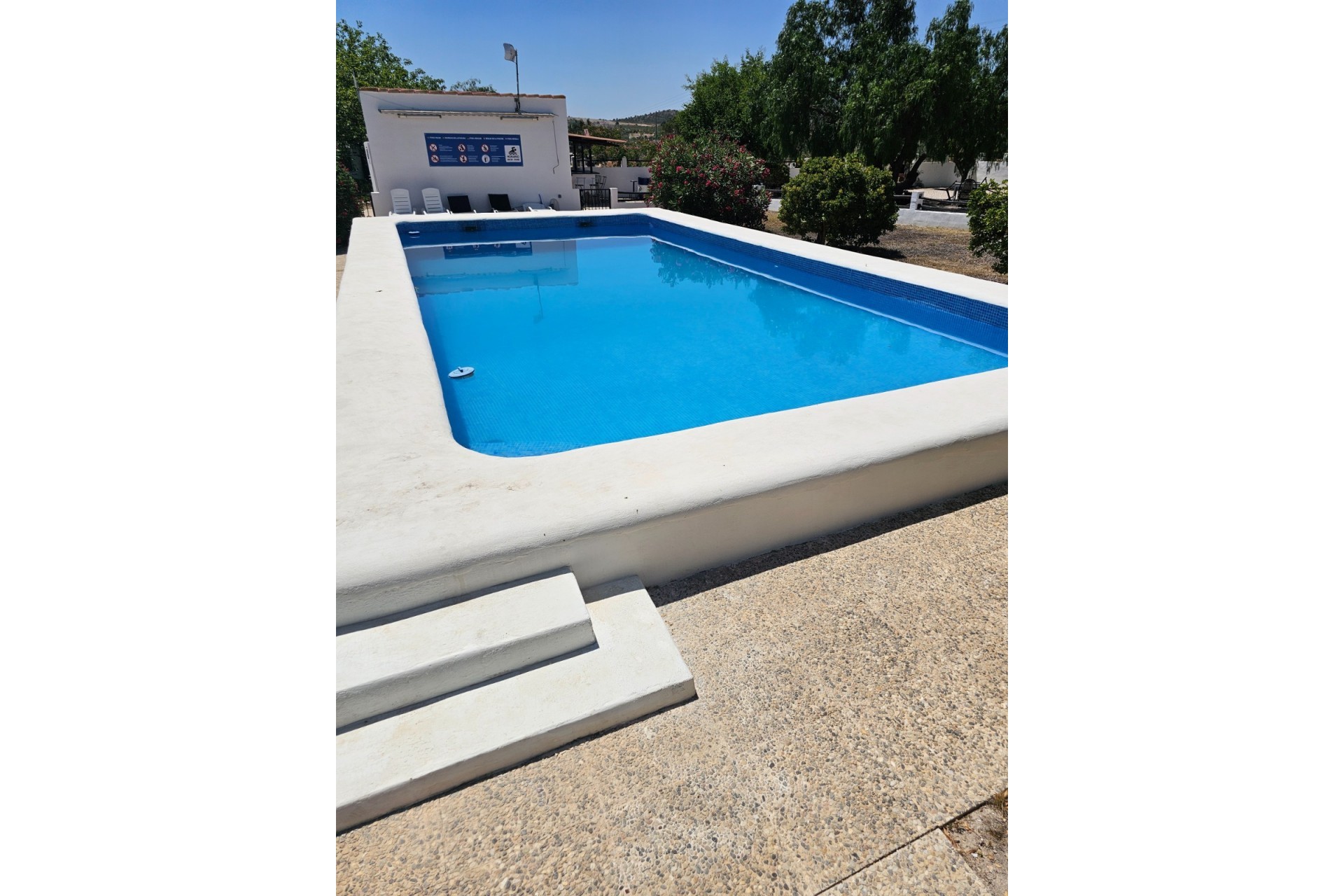 Resale - Commercial -
Sax