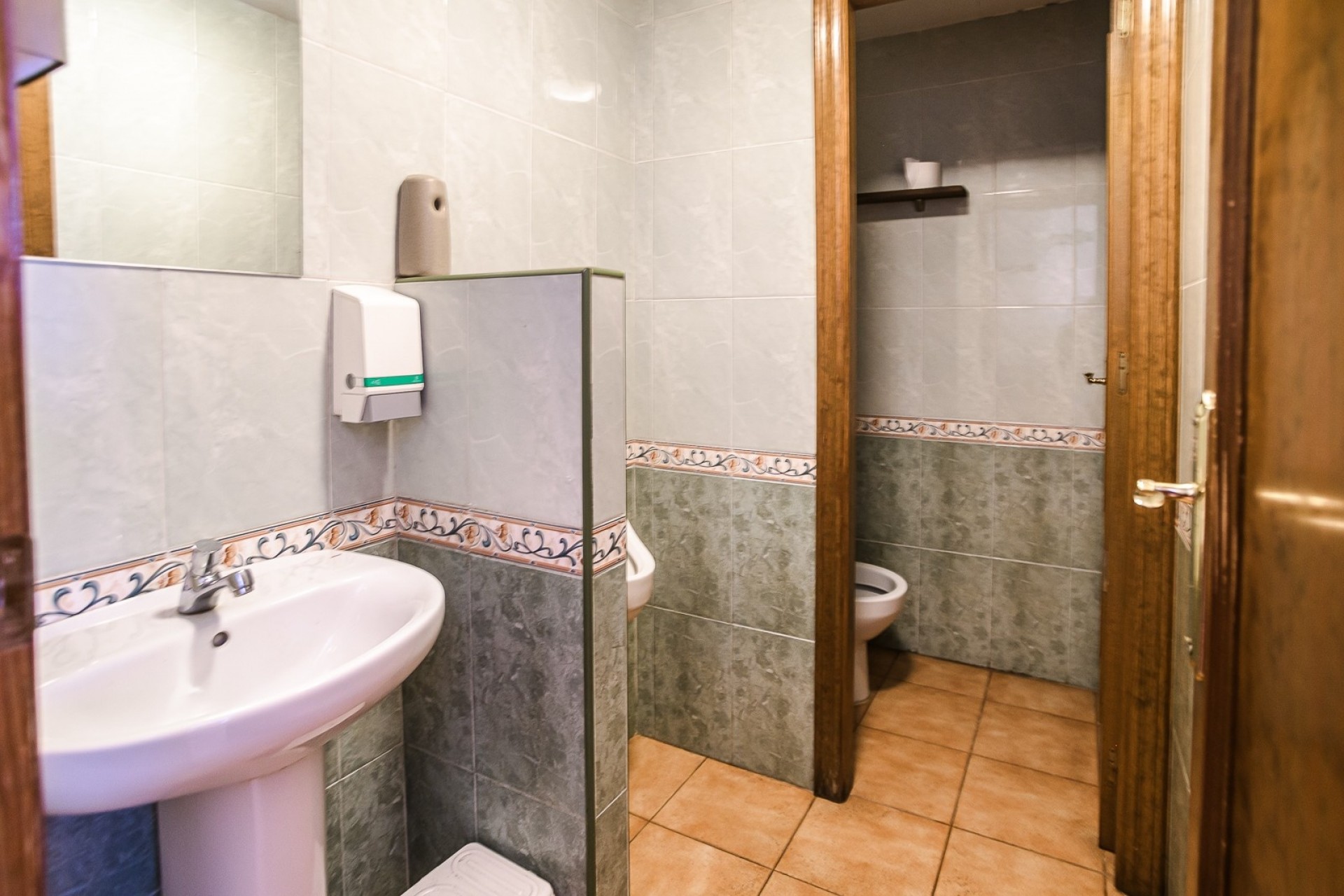 Resale - Commercial -
TORREVIEJA - La Veleta