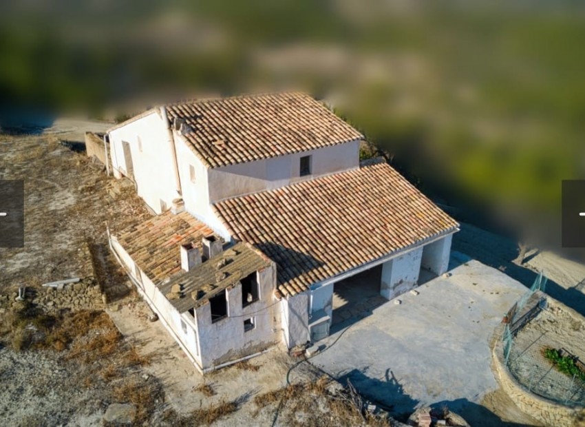 Resale - Finca -
Benissa