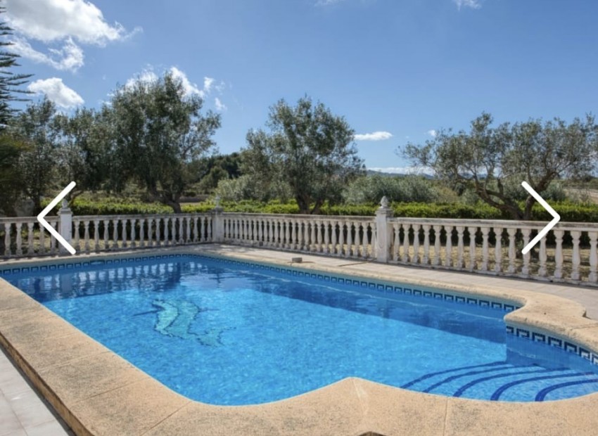 Resale - Finca -
Benissa