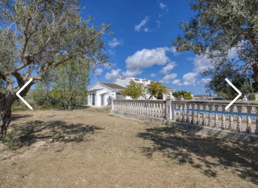 Resale - Finca -
Benissa