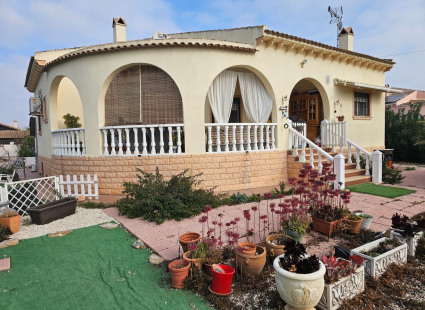 Resale - Finca -
Dolores