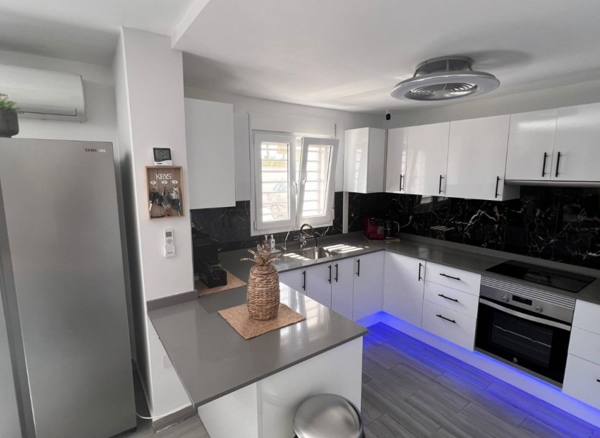 Resale - Finca -
Elche Pedanías - La Marina