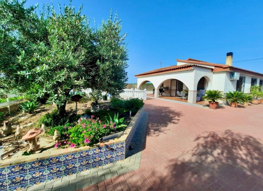 Resale - Finca -
Fortuna