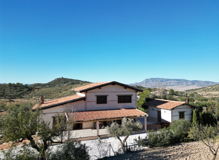 Resale - Finca -
La Zarza