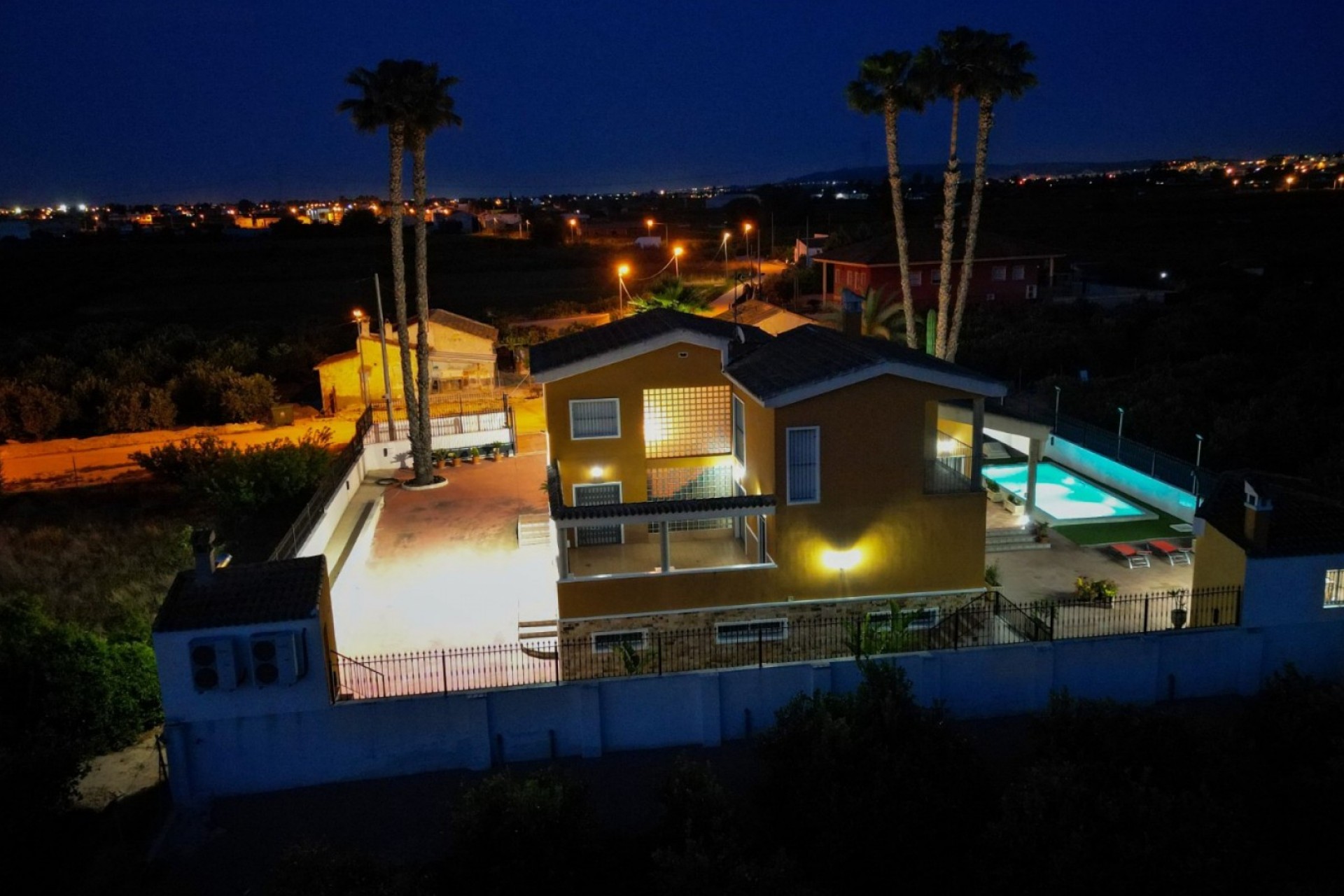 Resale - Finca -
Orihuela