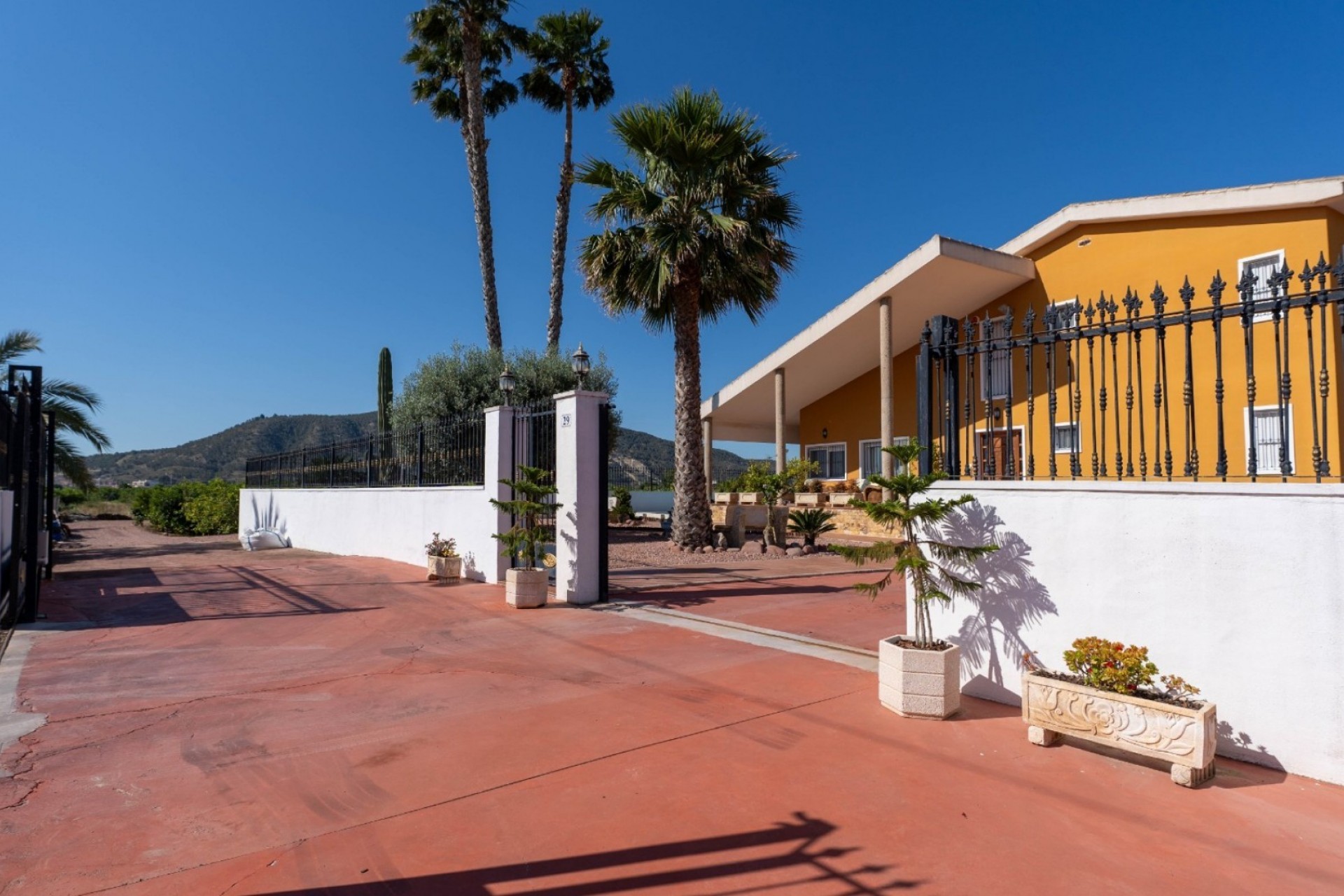 Resale - Finca -
Orihuela