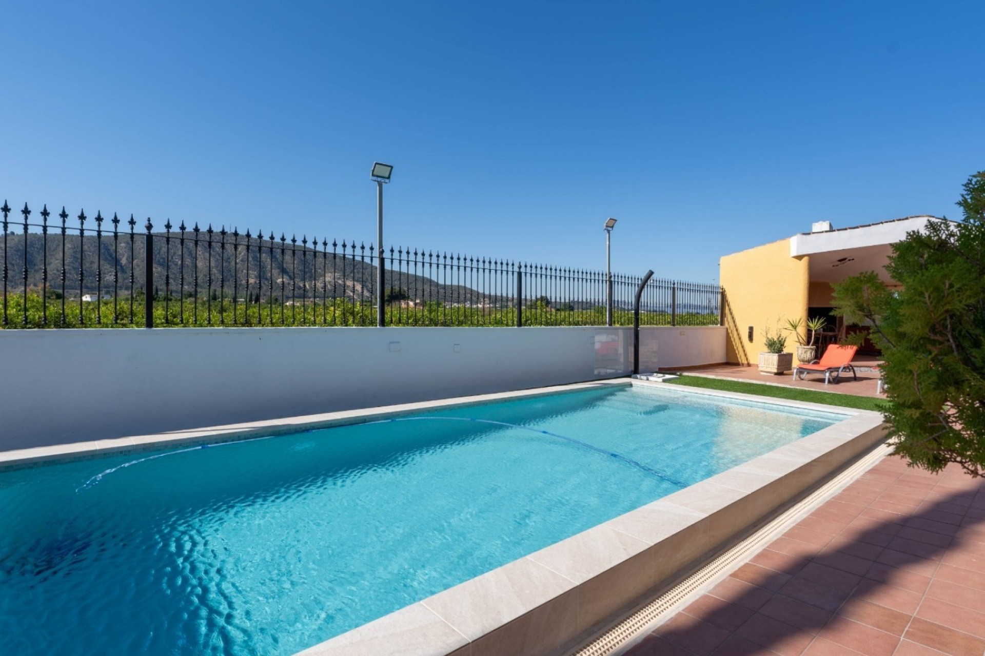 Resale - Finca -
Orihuela