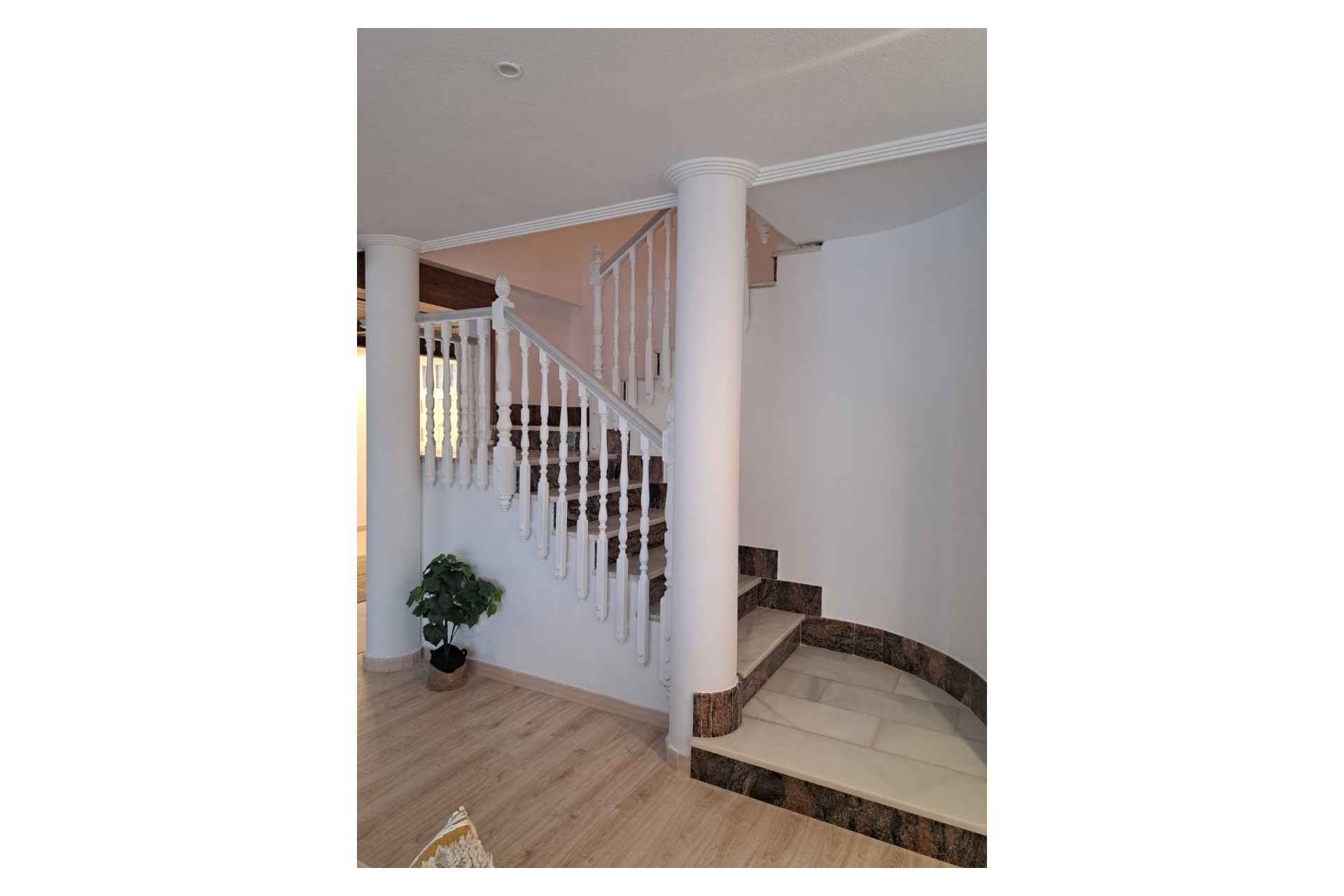 Resale - Finca -
Orihuela