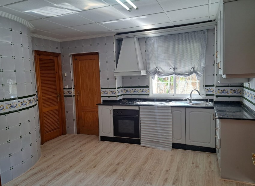 Resale - Finca -
Orihuela