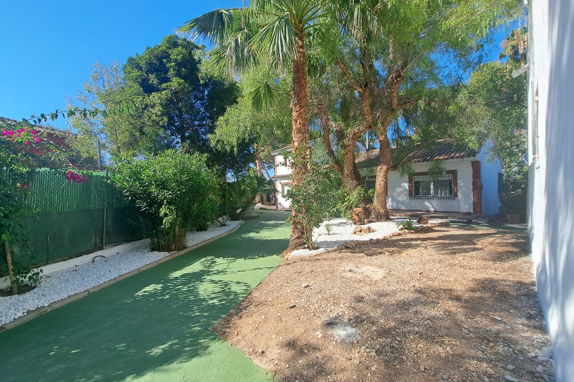 Resale - Finca -
Orihuela