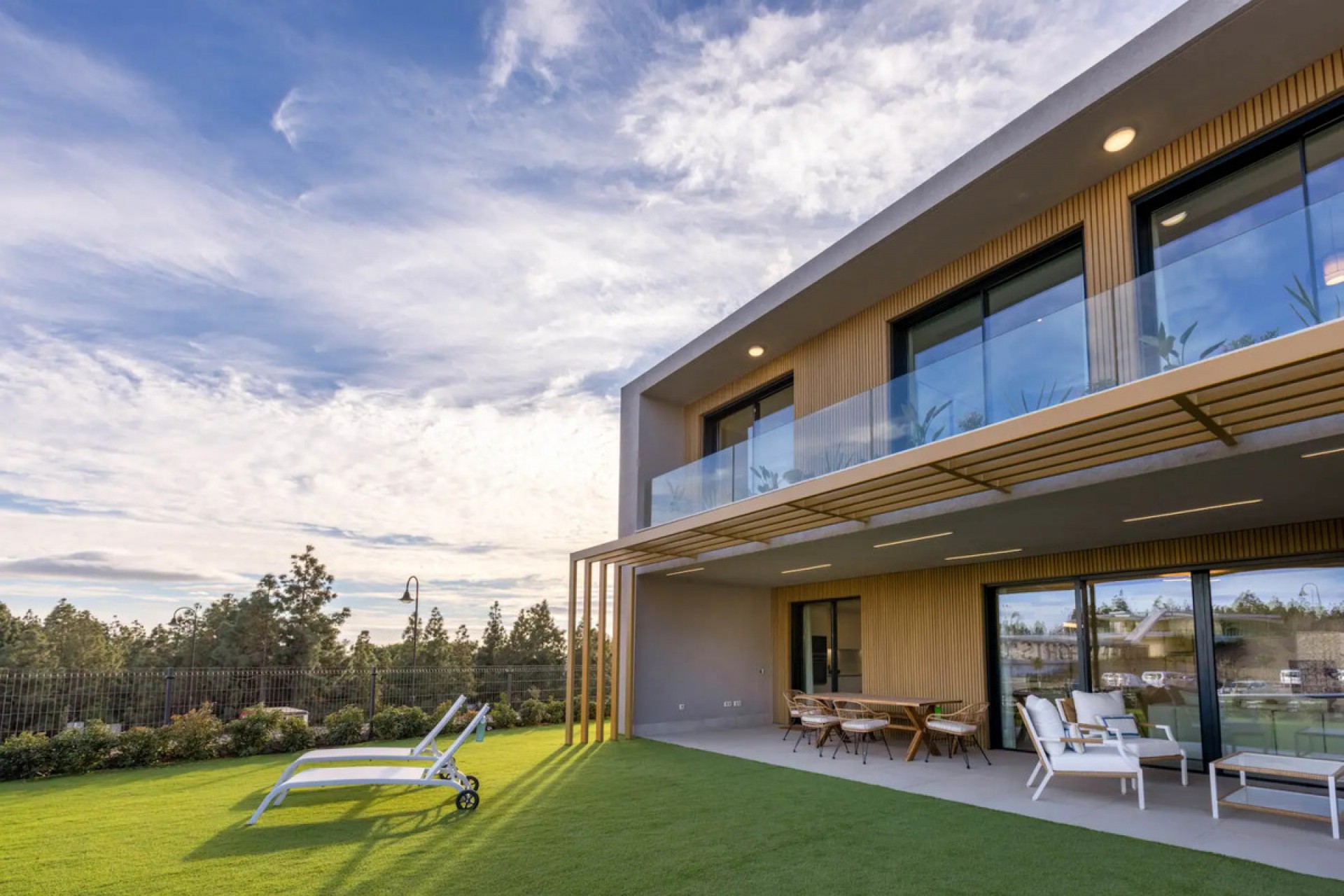 Resale - House -
El Chaparral