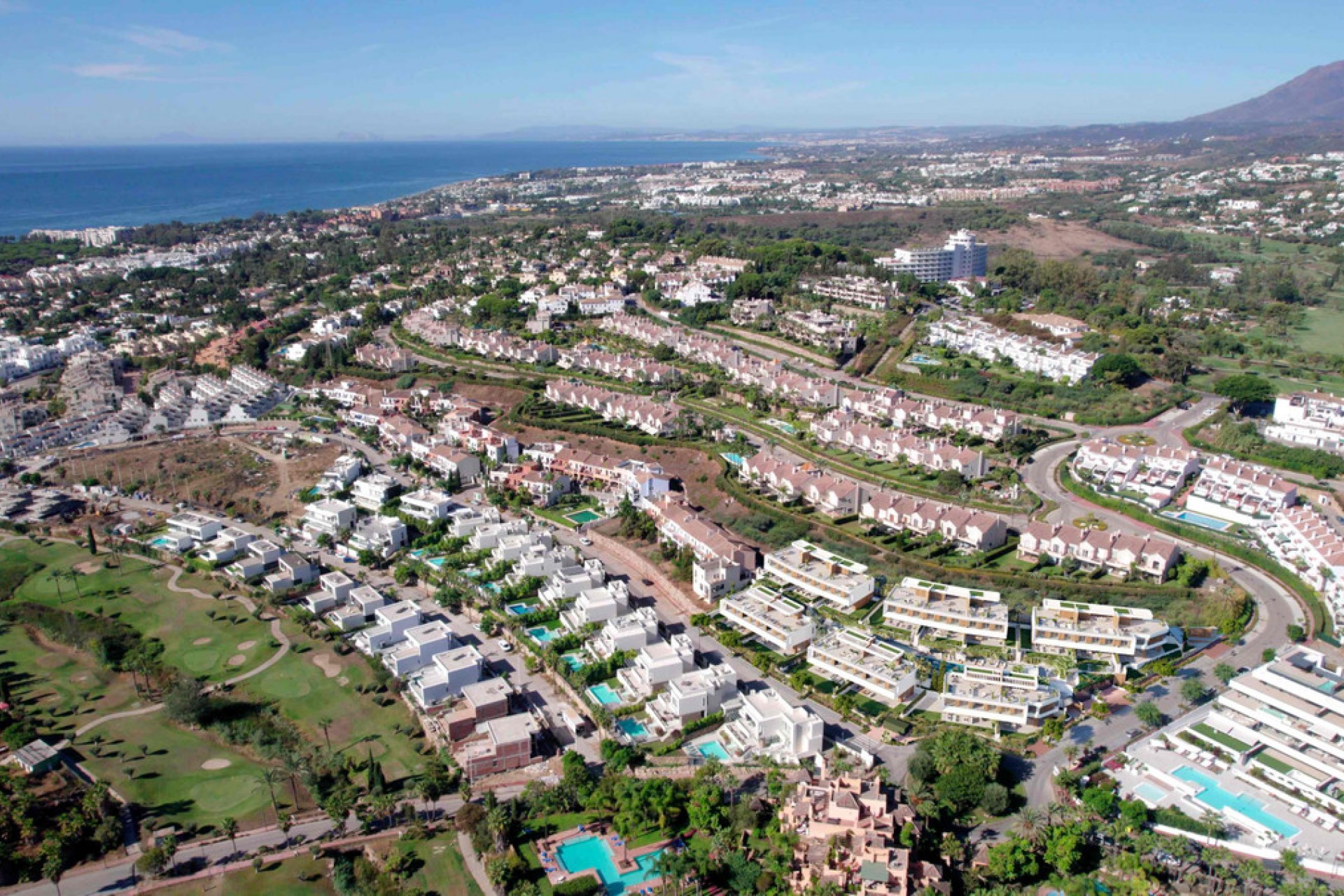 Resale - House -
El Paraiso