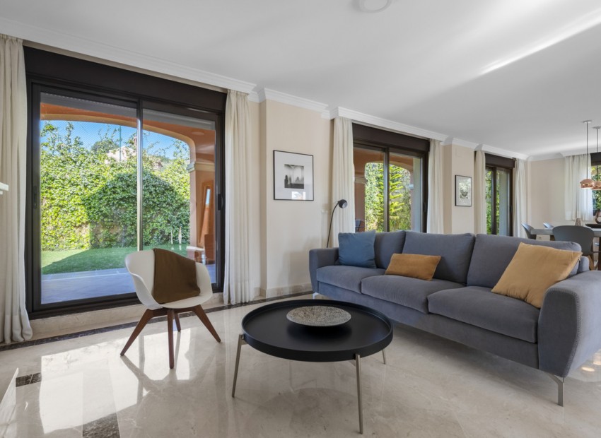 Resale - House -
Estepona