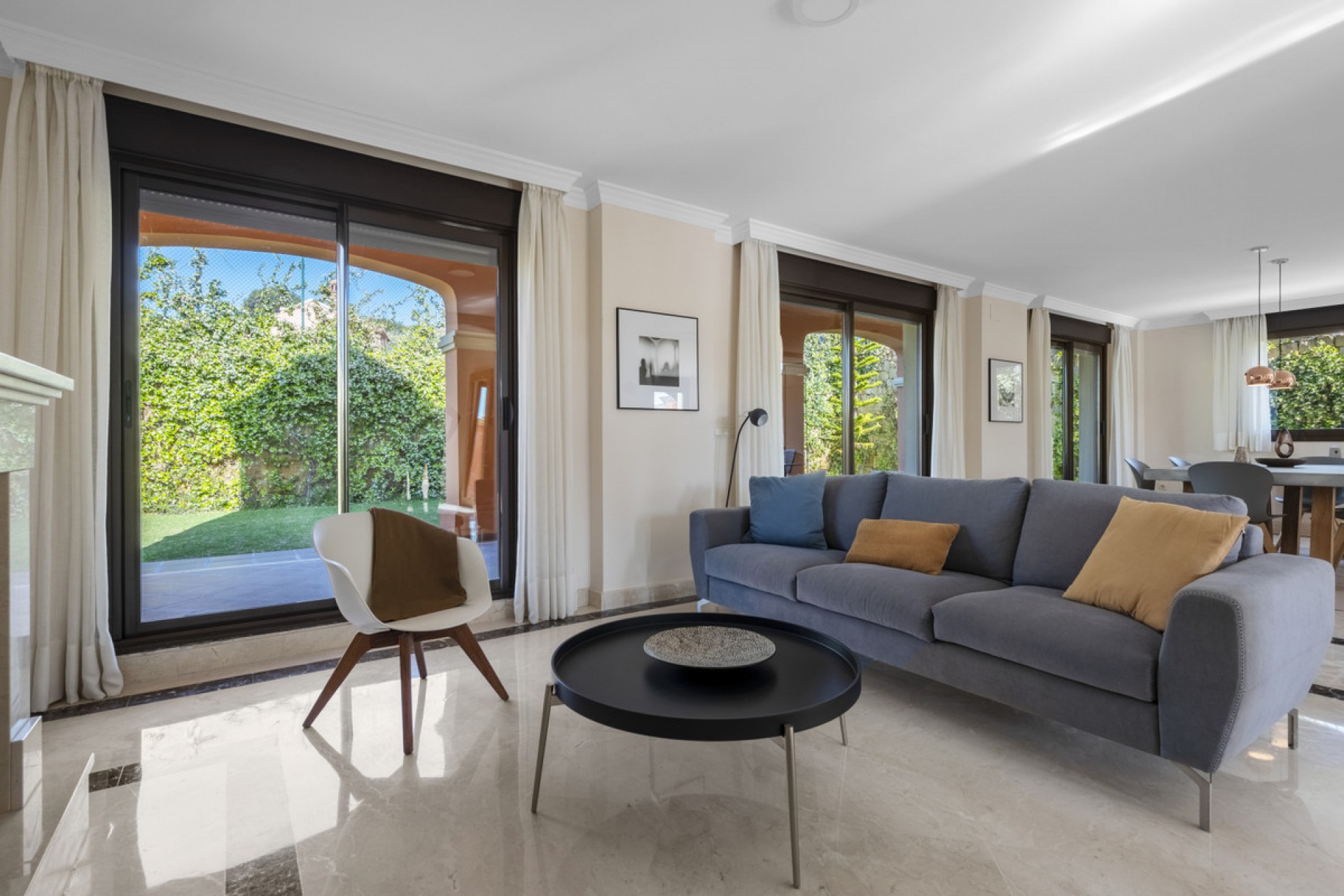 Resale - House -
Estepona