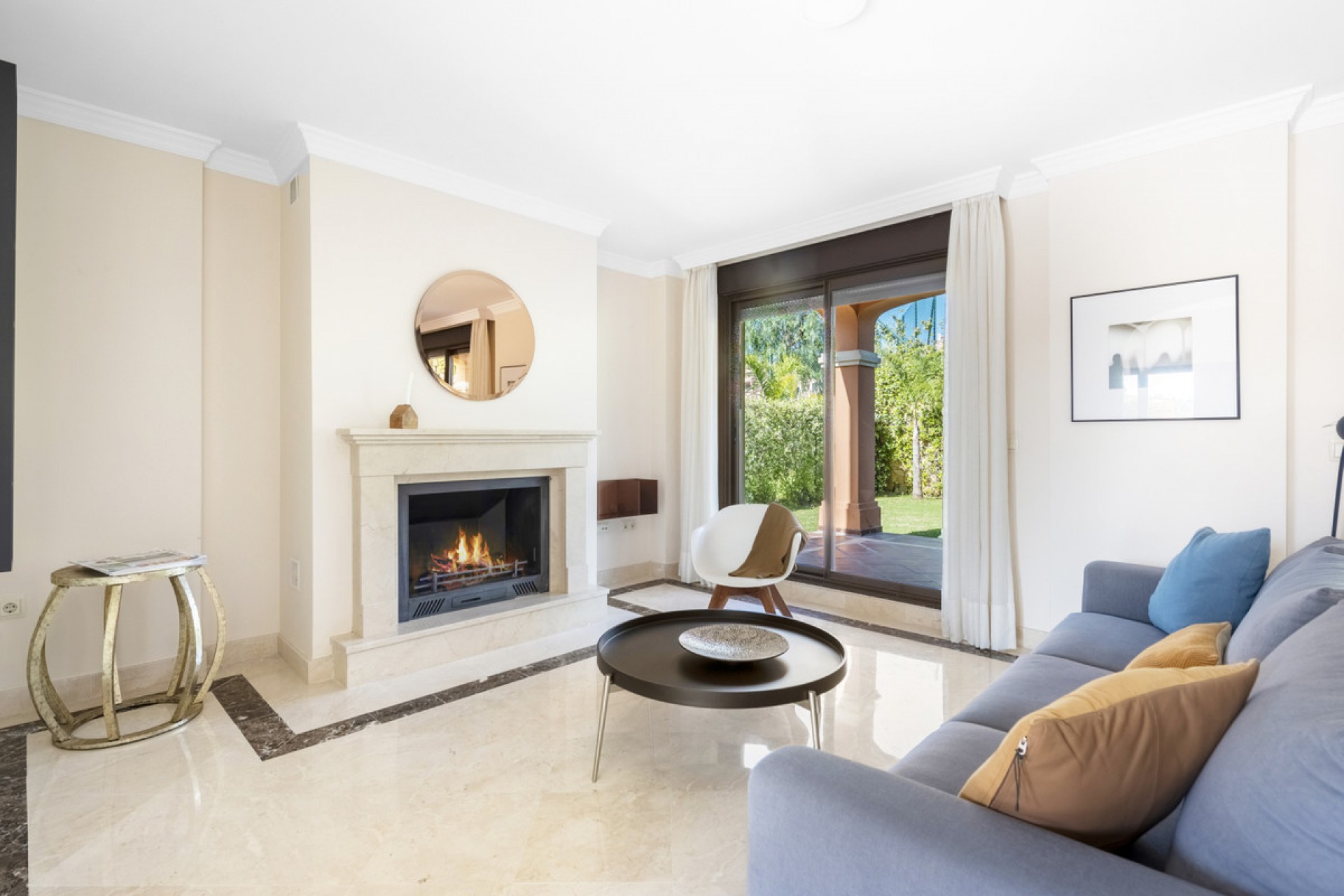 Resale - House -
Estepona