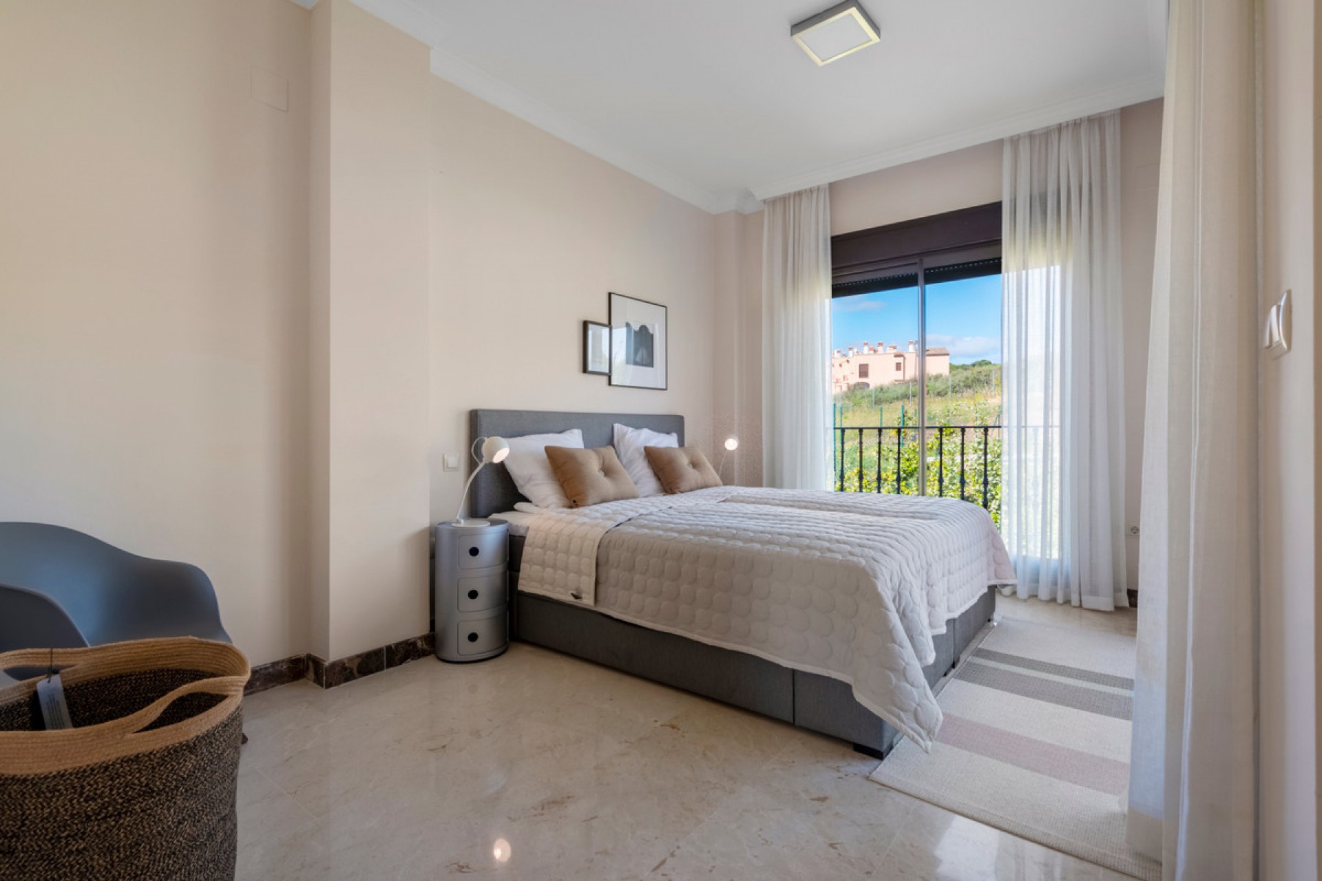 Resale - House -
Estepona