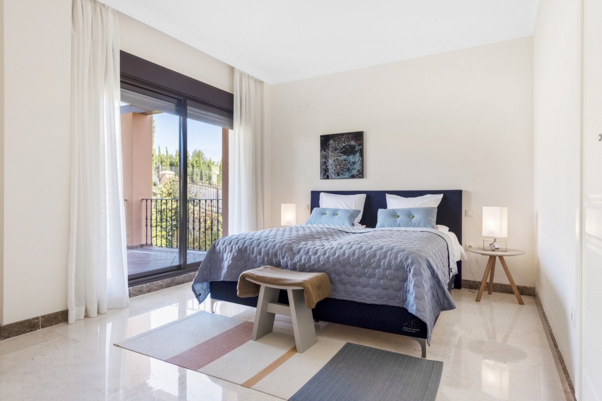 Resale - House -
Estepona