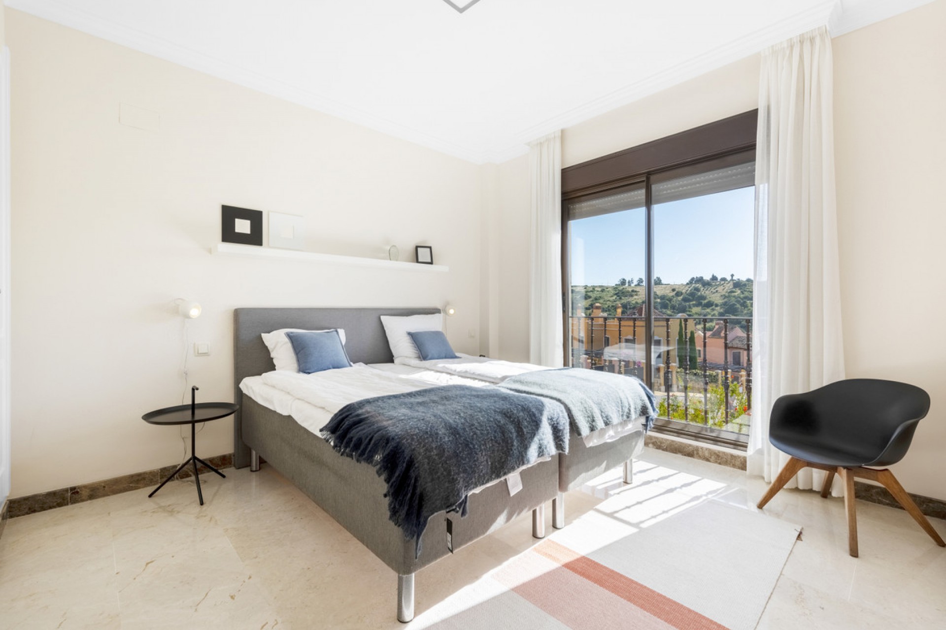 Resale - House -
Estepona