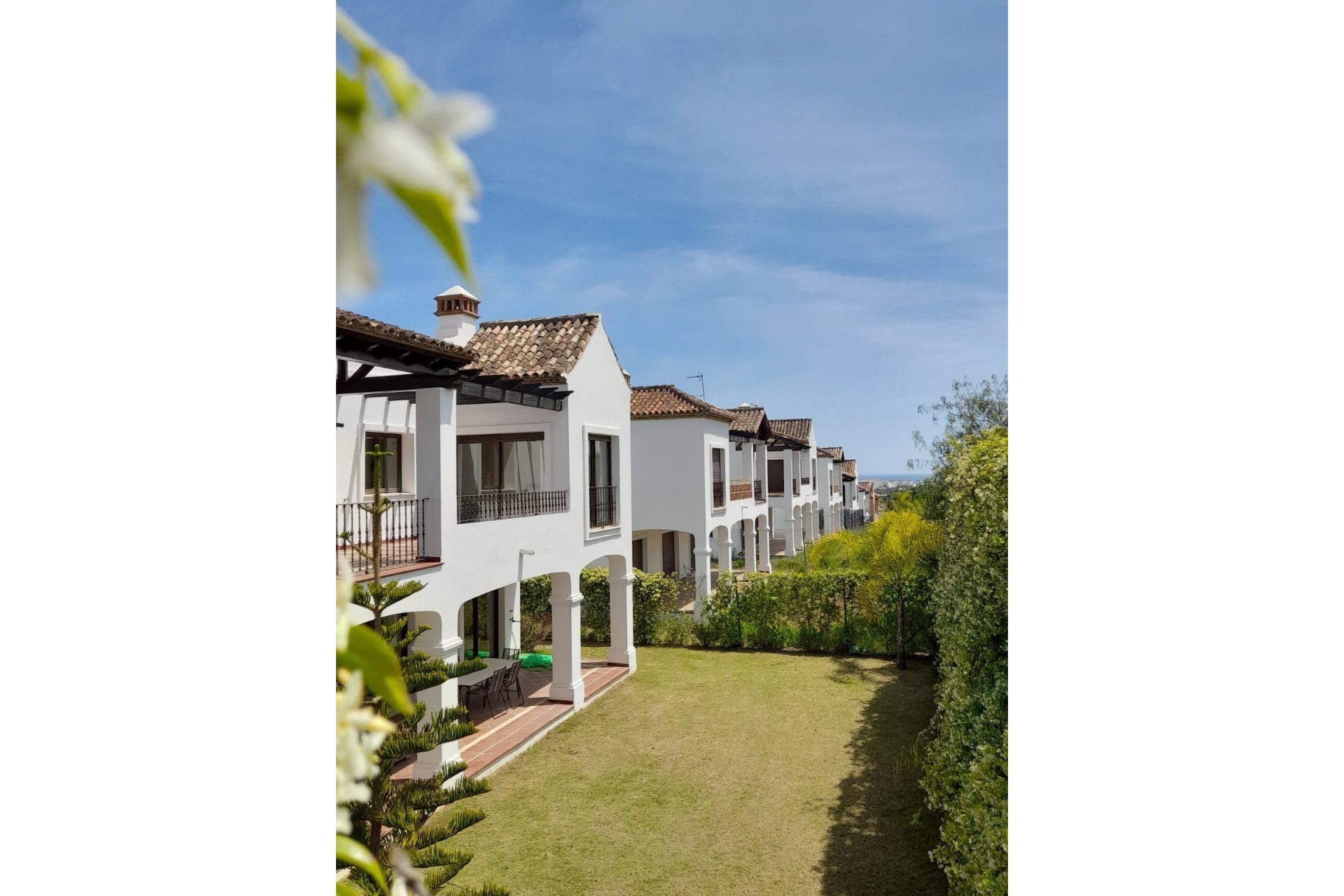 Resale - House -
Estepona