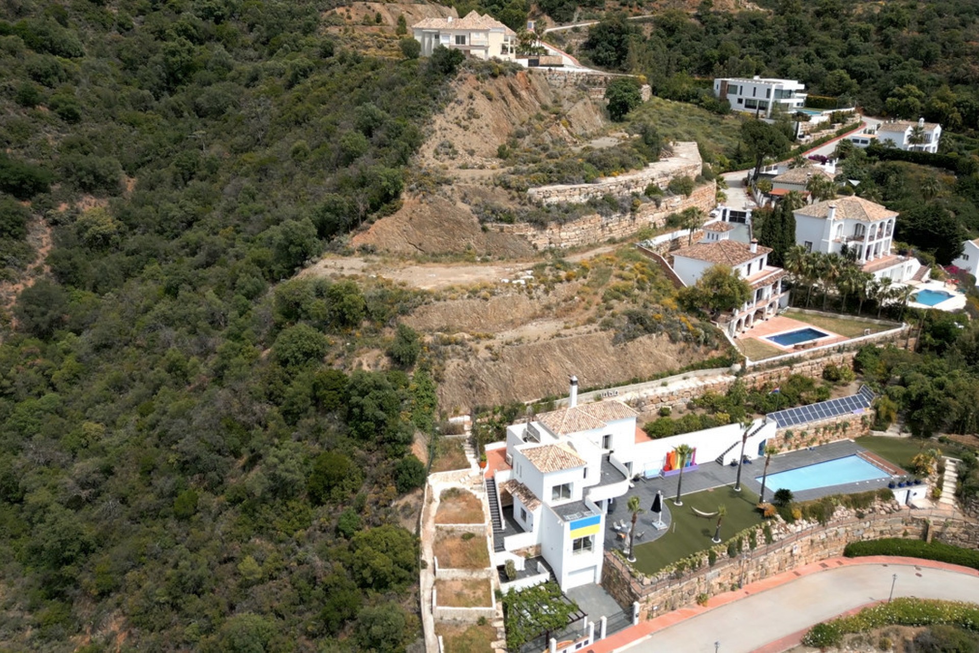 Resale - House -
Istán