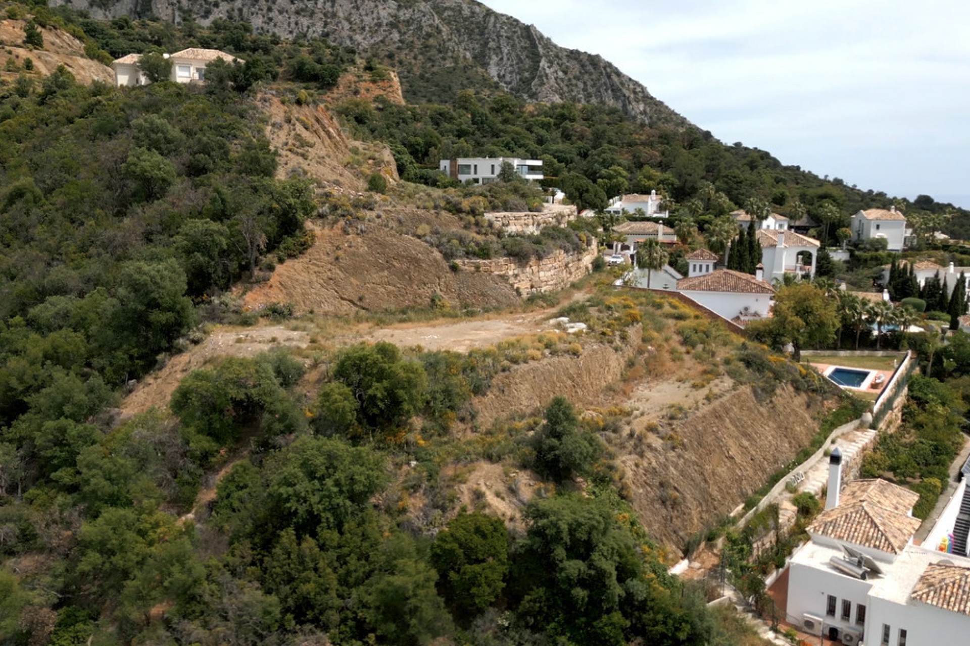 Resale - House -
Istán