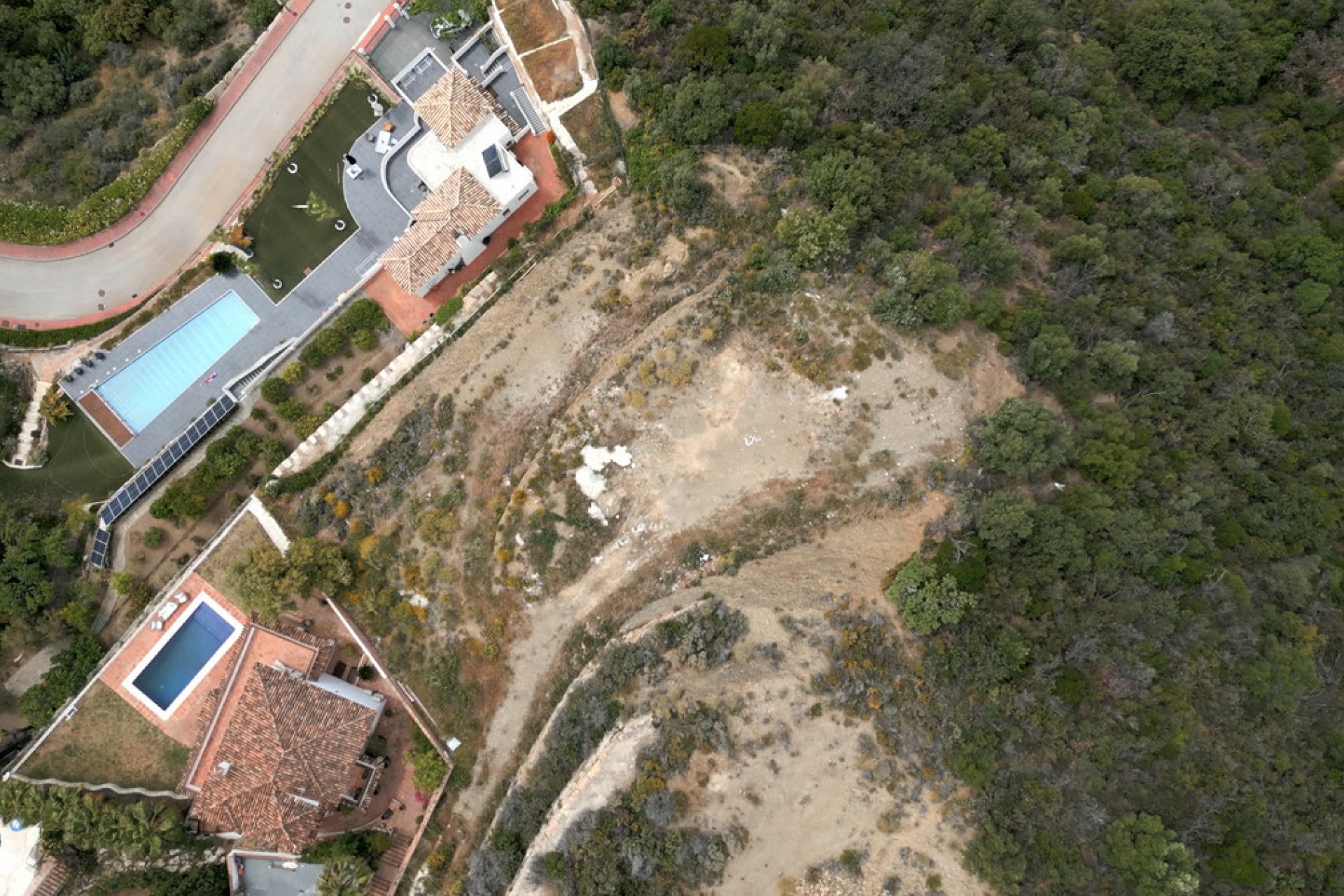 Resale - House -
Istán