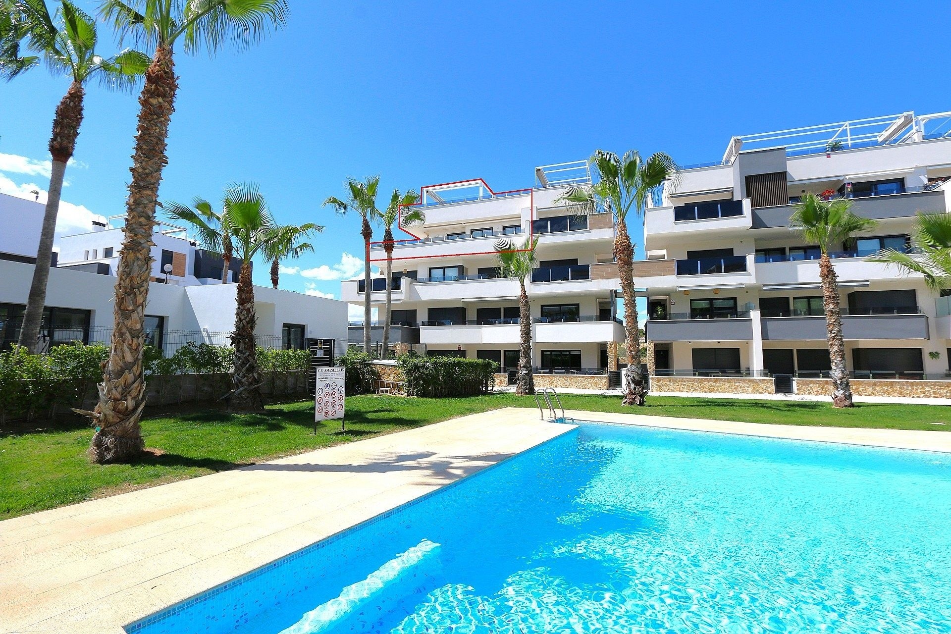 Resale - Penthouse -
Los Altos